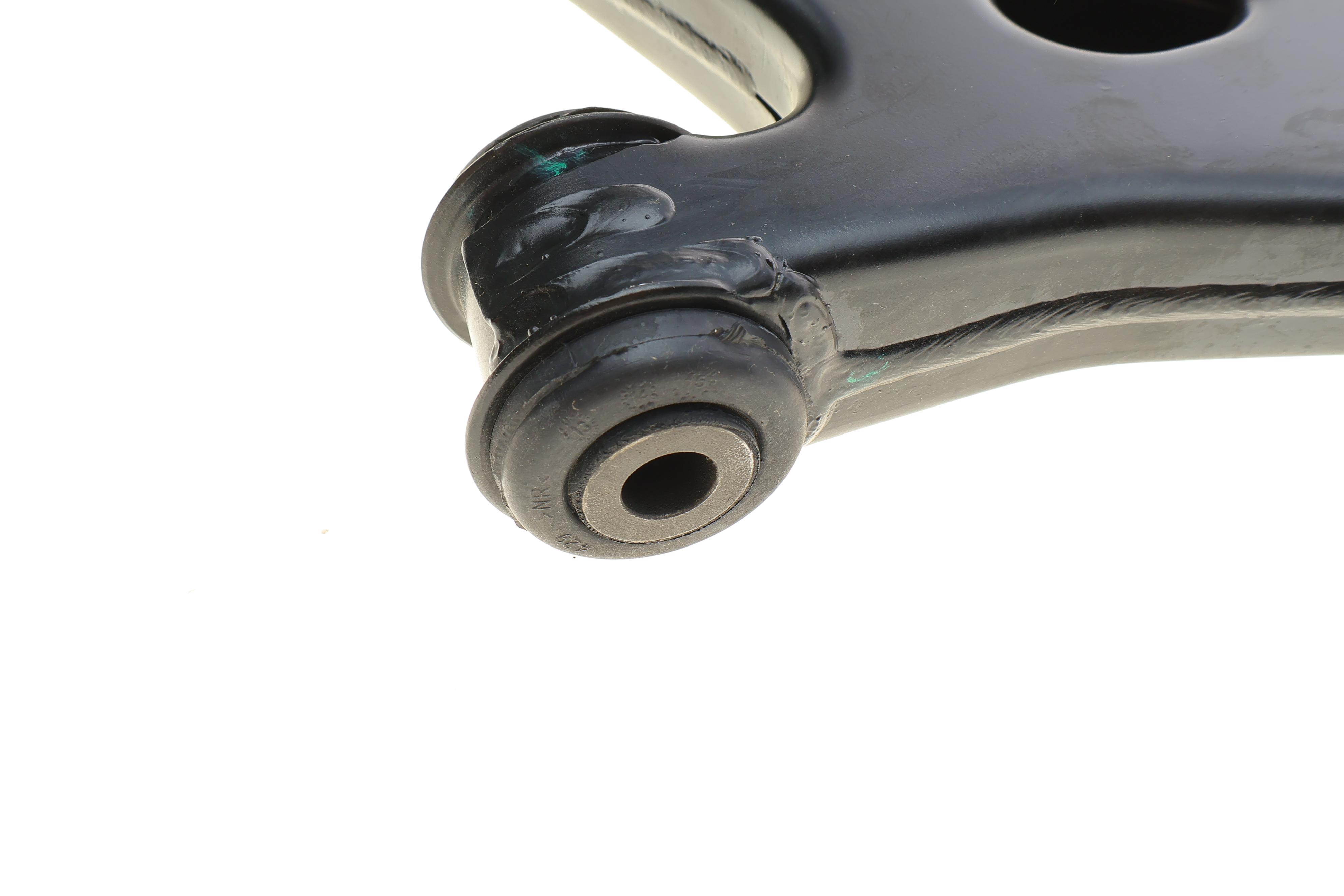 Важіль підвіски (передній/знизу) (R) Ford C-Max 07-10/Focus/Volvo C30/C70/S40/V50 04-12 (з кульовою)