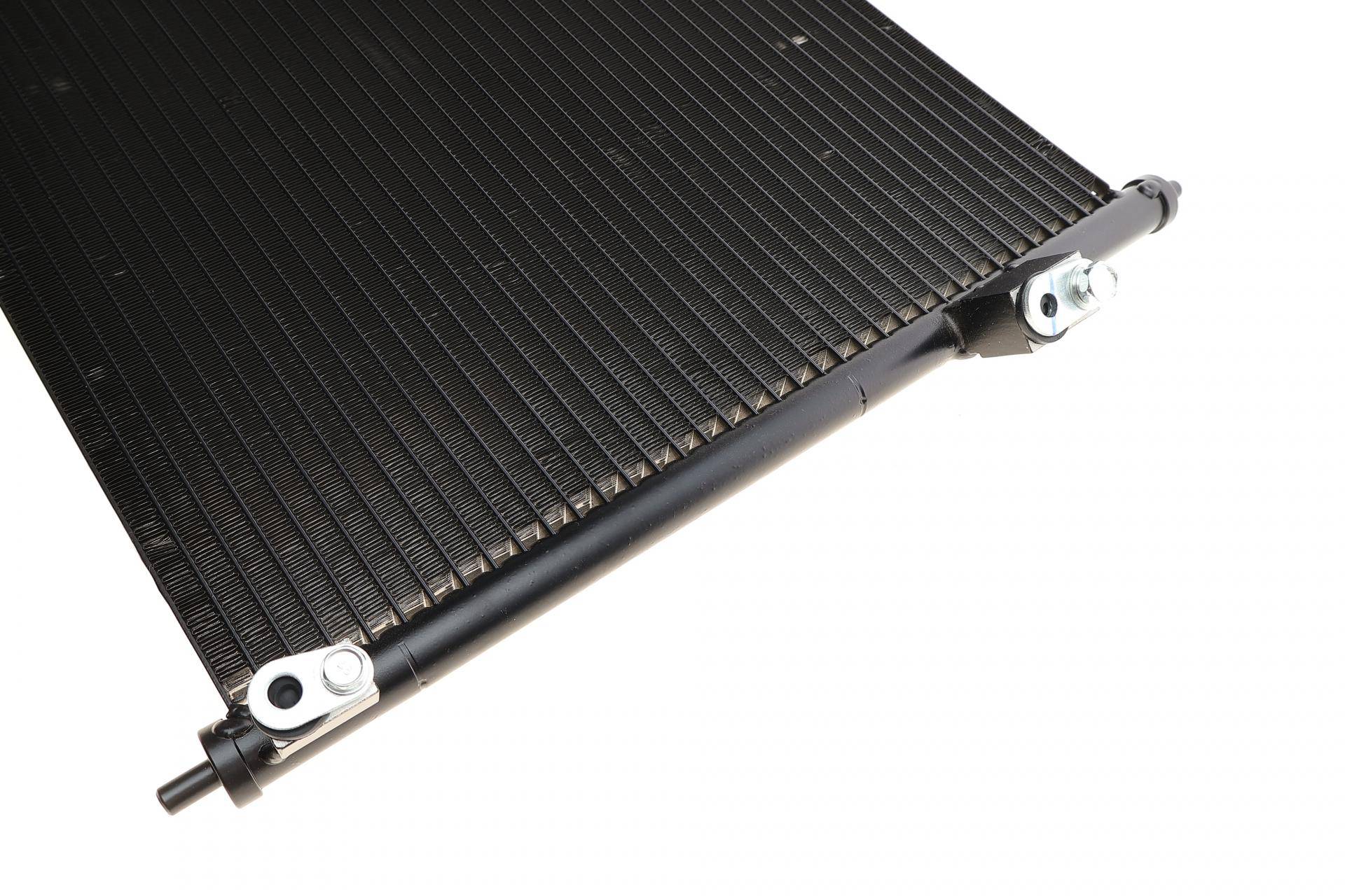 Радіатор кондиціонера (з осушувачем) Nissan X-Trail 2.0/2,5/2,2D 01-13