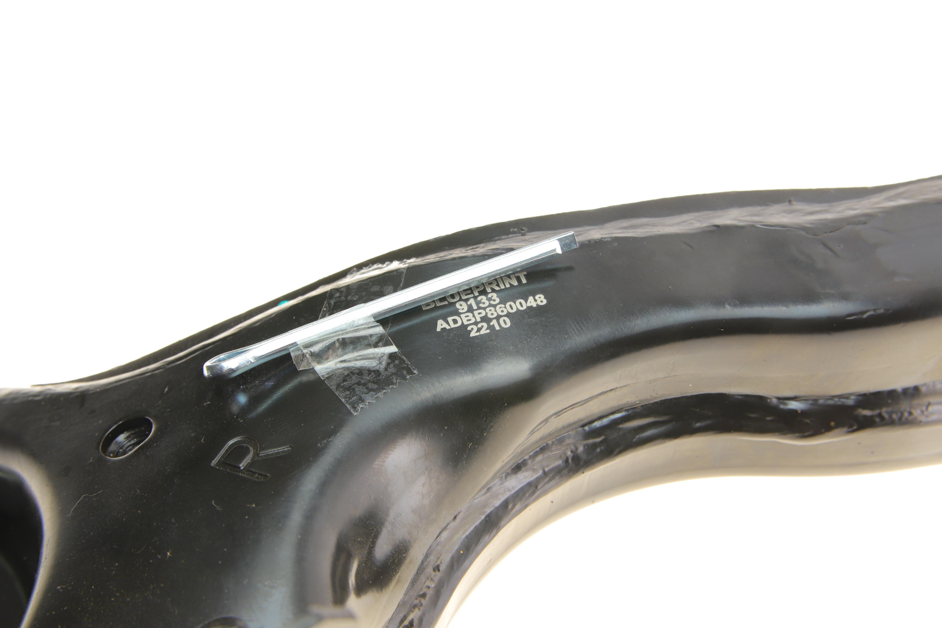 Важіль підвіски (передній/зверху) (R) Mitsubishi L200/Pajero 04-