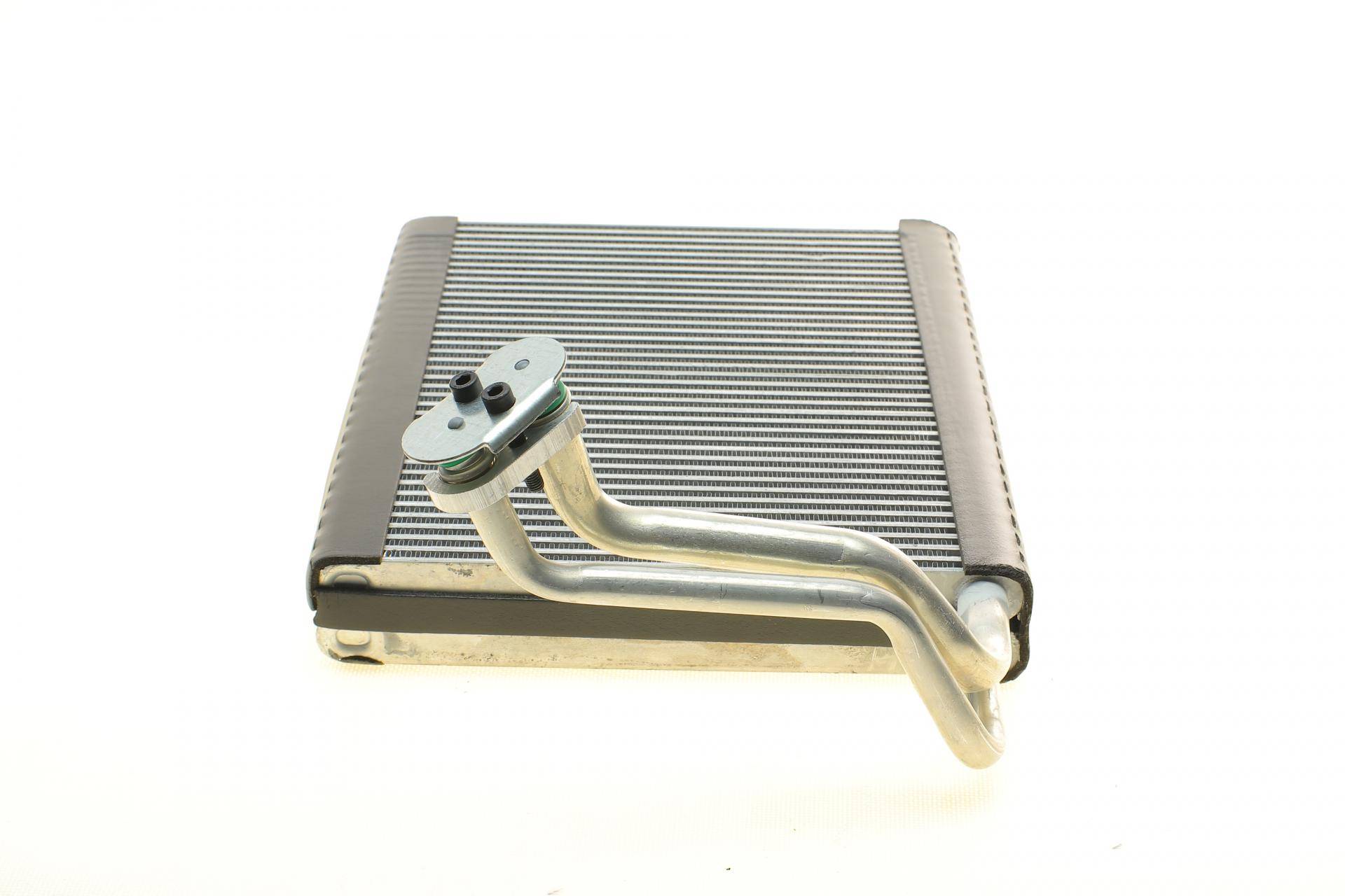 Радіатор кондиціонера BMW 1 (F20)/3 (F30)/4 (F36) 14- (випаровувач)