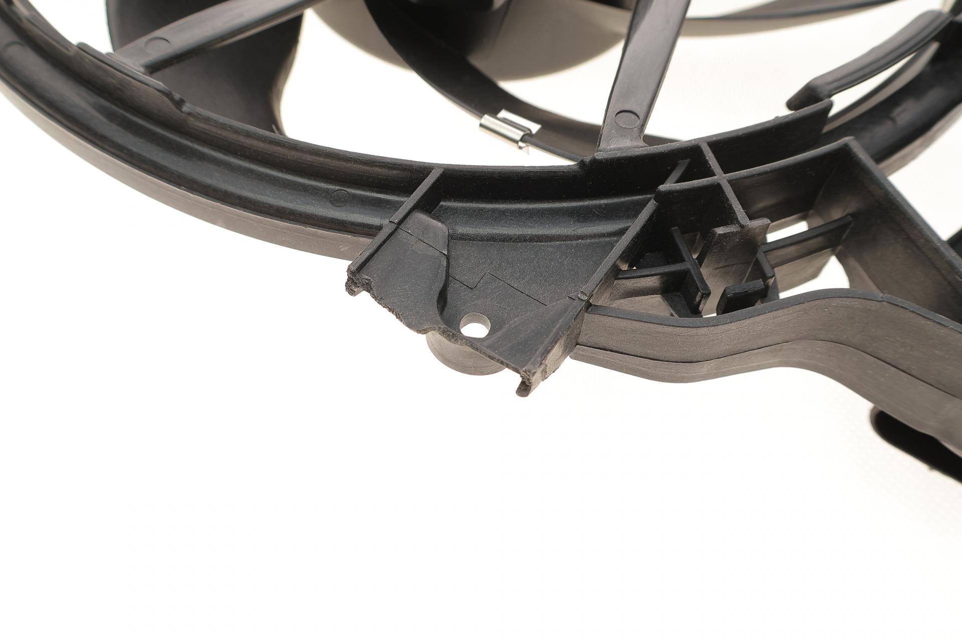 Вентилятор радіатора (електричний) Opel Combo/Corsa 1.3/1.7D 00-(пошкоджені кріплення)