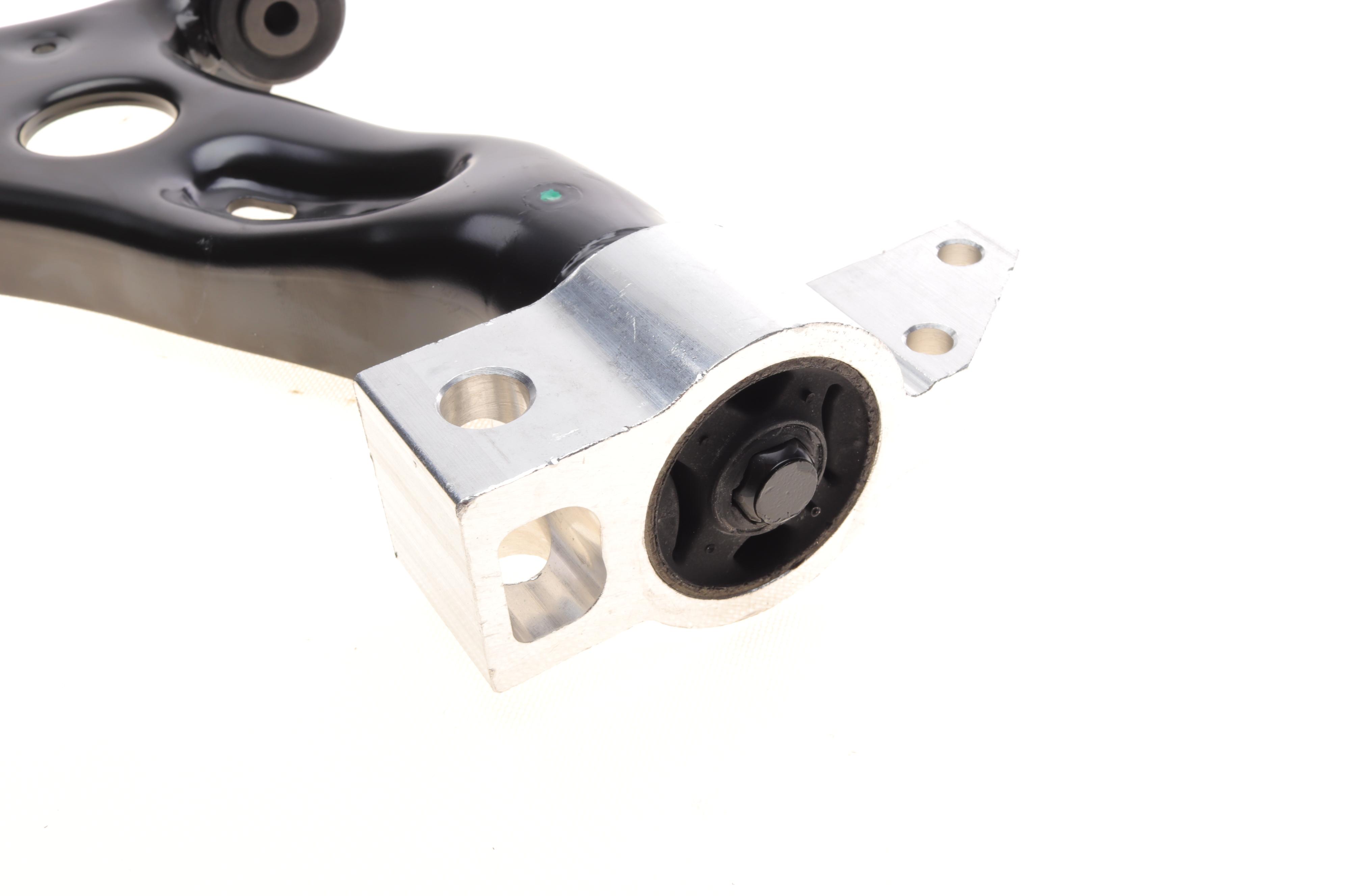 Важіль підвіски (передній/знизу) (L) VW Caddy/Golf/Touran/Skoda Octavia 03-