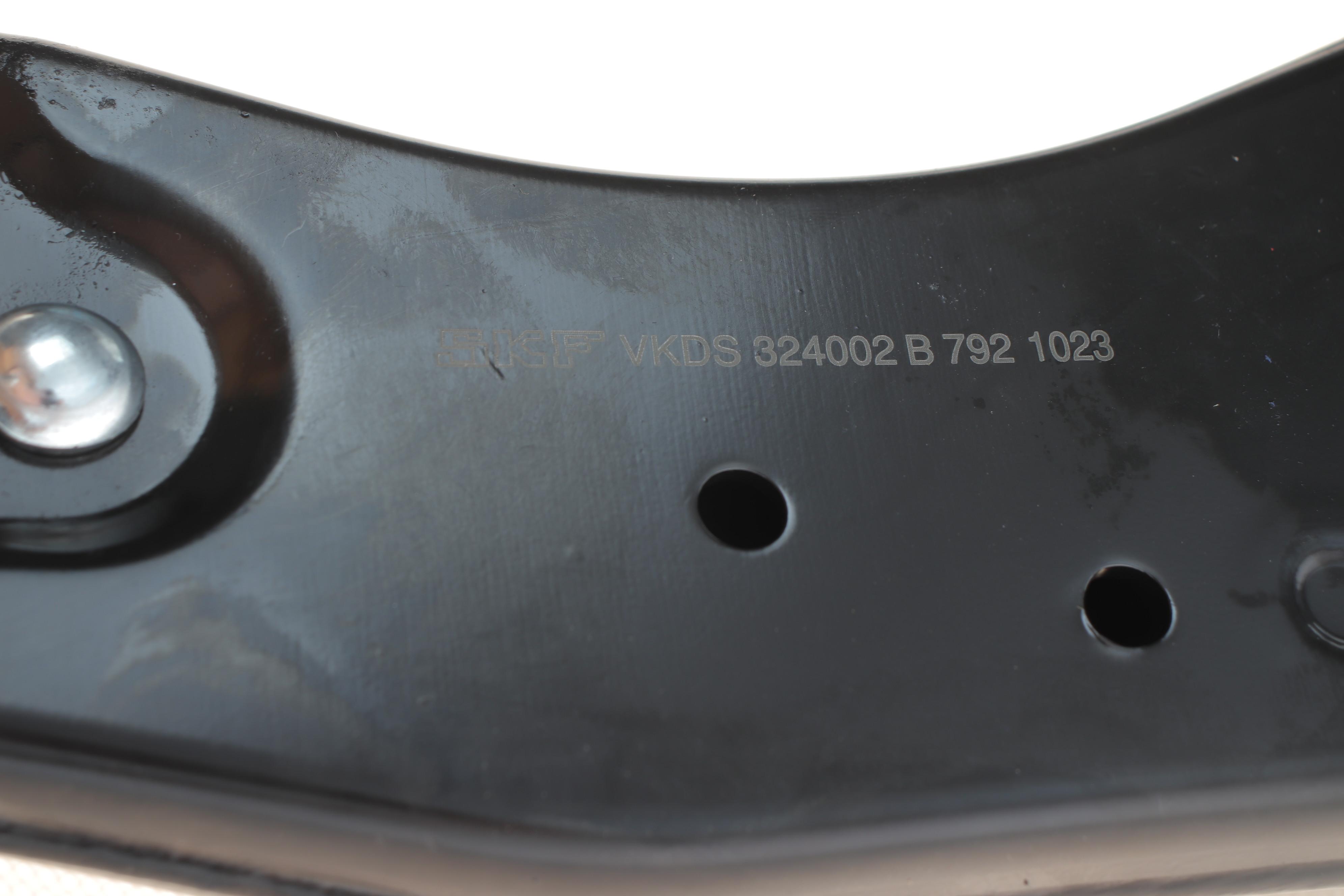 Важіль підвіски (передній/знизу) (R) Ford C-Max 07-10/Focus/Volvo C30/C70/S40/V50 04-12 (з кульовою)