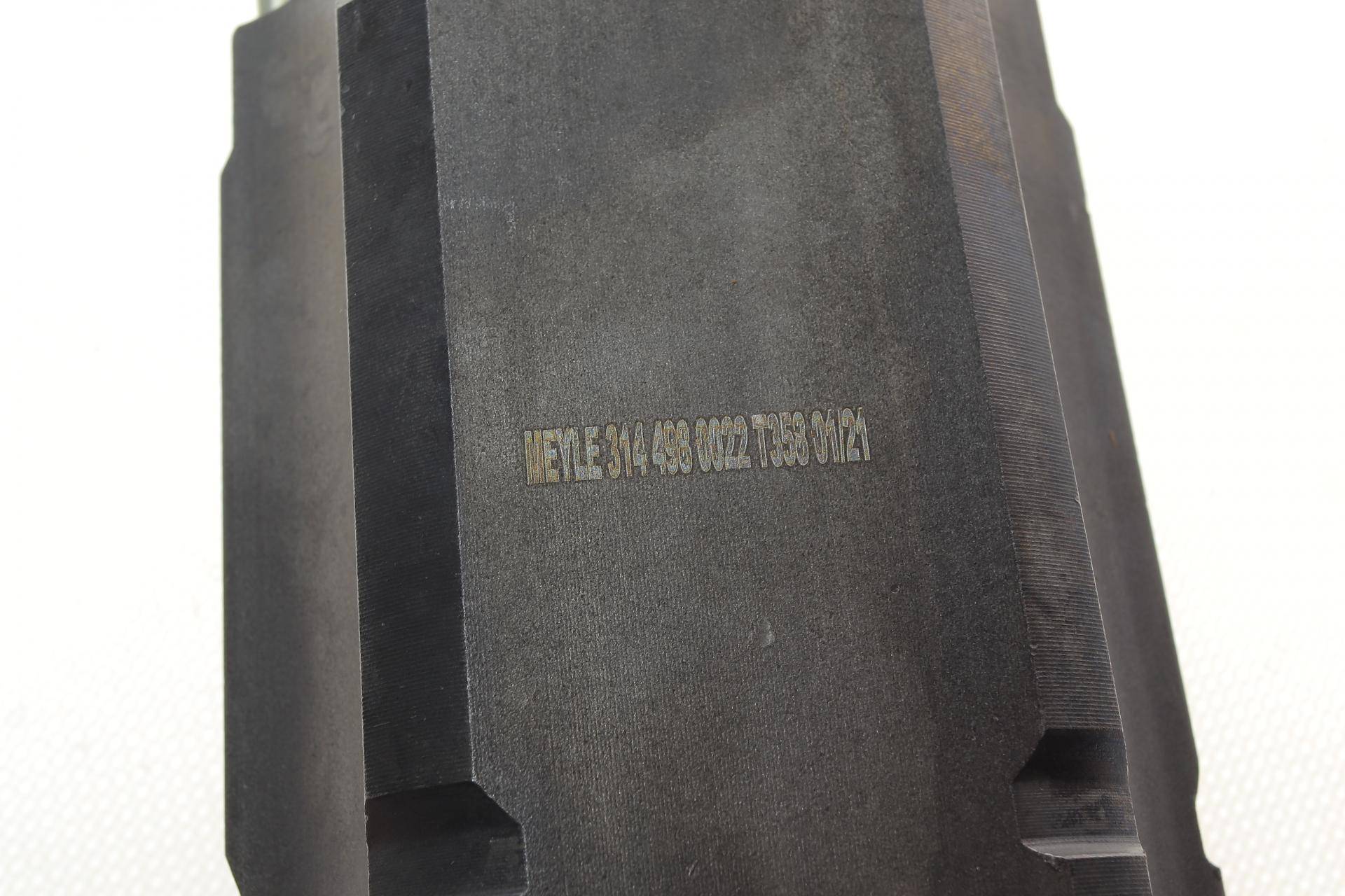 Піввісь BMW X5 (E53) 3.0-4.8 00-06 (R) (L=562.5mm)