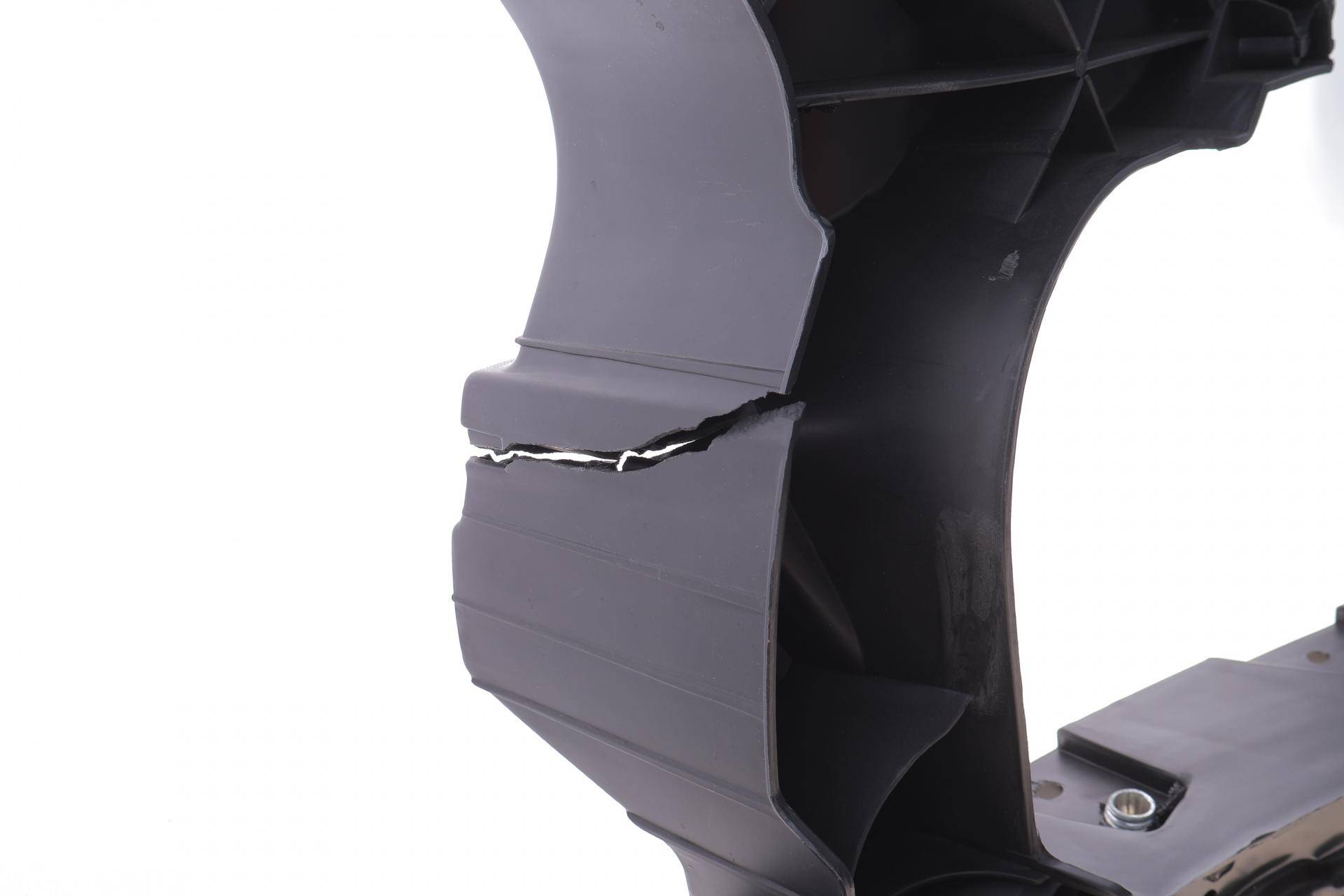 Панель передня (телевізор) VW T5/T6 09- (тріщина на корпусі)