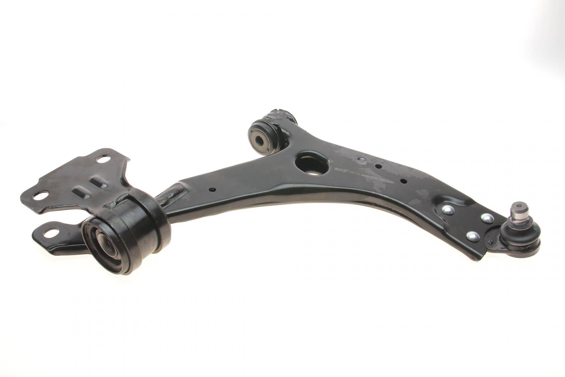 Важіль підвіски (передній/знизу) (R) Ford Focus III/C-Max II/Grand C-Max 10- (з кульовою)