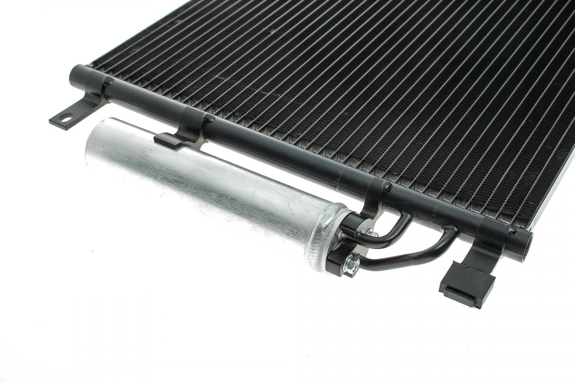 Радіатор кондиціонера Hyundai Tucson/Kia Sportage 2.0D 04-