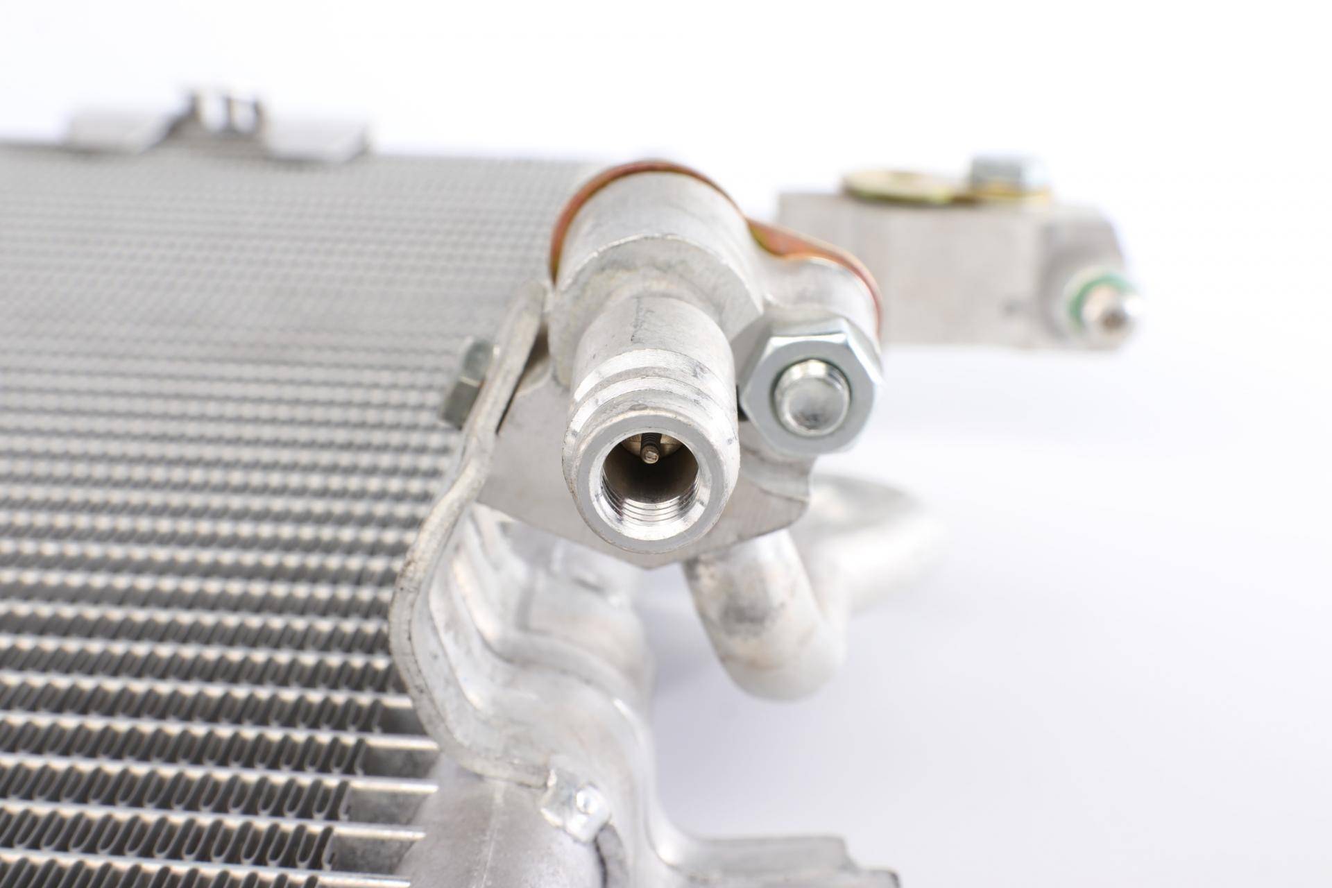 Радіатор кондиціонера (з осушувачем) Opel Astra H/Zafira B 1.6/1.6CNG/2.0 04-15