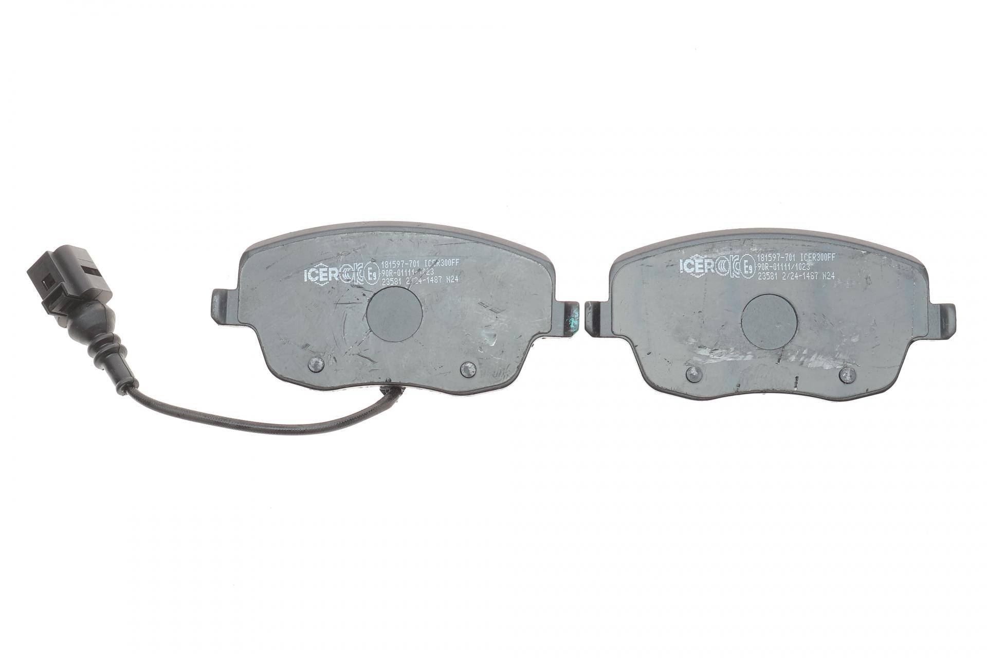 Колодки гальмівні (передні) Seat Ibiza/VW Polo 01-09/Skoda Fabia 99-14/Roomster 06-15 (+датчик)