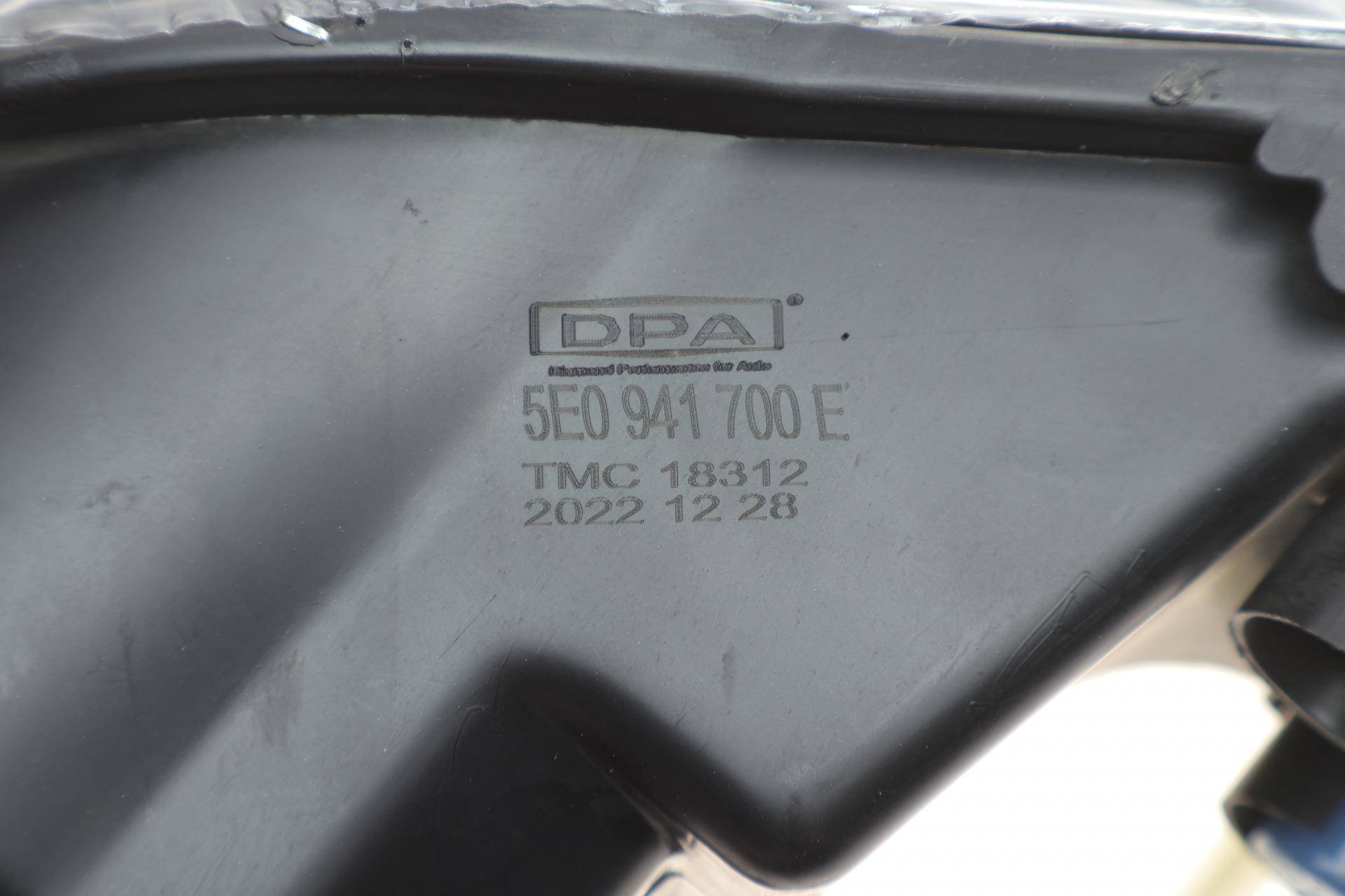 Фара протитуманна Skoda Octavia 1.2-2.0 TSI/TDI 12- (R) (чорна)(незначне кріплення)