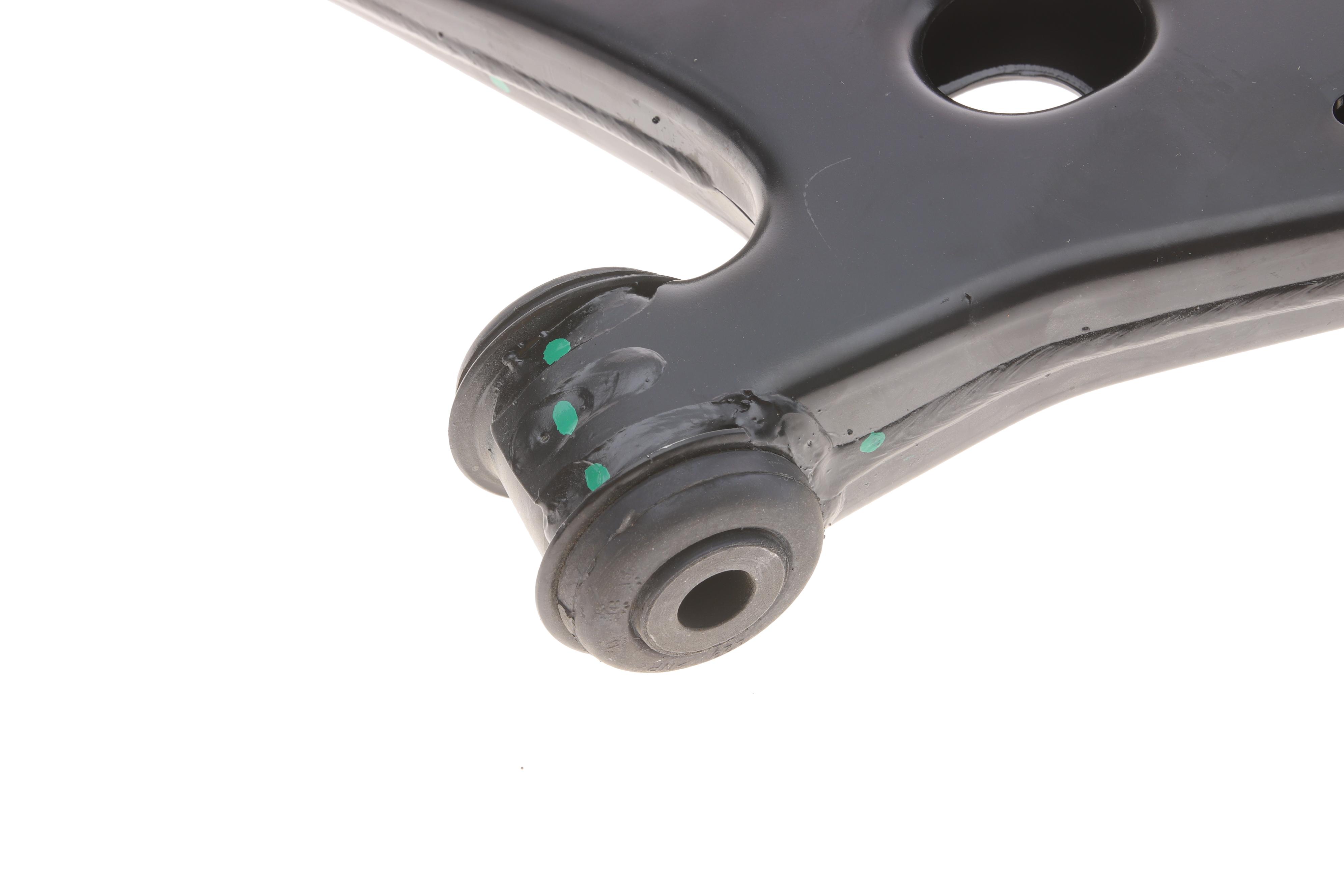 Важіль підвіски (передній/знизу) (R) Ford C-Max 07-10/Focus/Volvo C30/C70/S40/V50 04-12 (з кульовою)