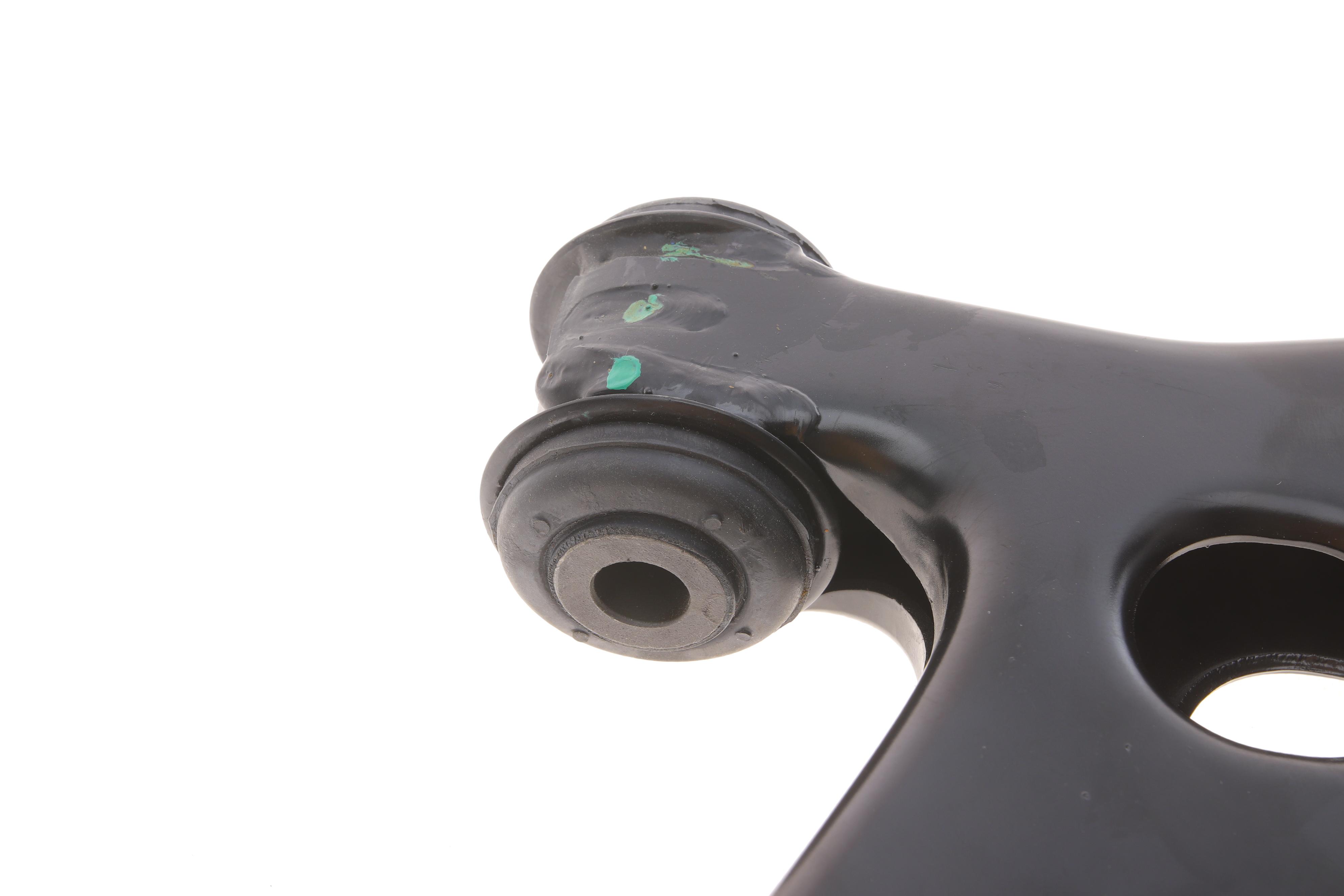 Важіль підвіски (передній/знизу) (R) Ford C-Max 07-10/Focus/Volvo C30/C70/S40/V50 04-12 (з кульовою)