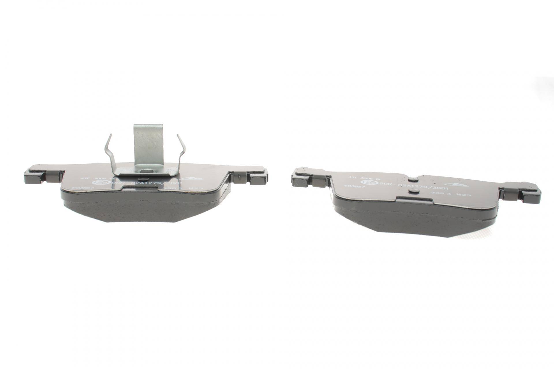 Колодки гальмівні (передні) BMW 1 (F20)/2 (F22)/3 (F30)/4 (F32)/ X3 (F25) 11- (Bosch)