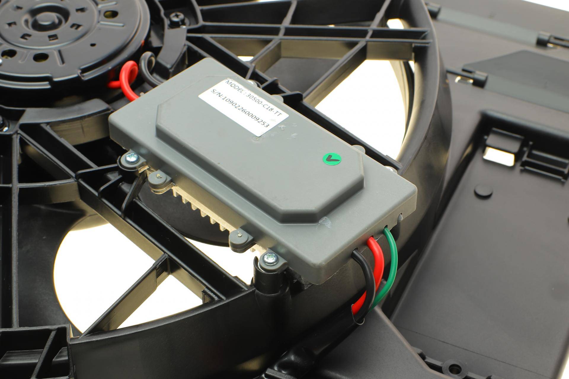 Вентилятор радіатора Volvo C30/C70/S40/V50 2.4/2.5 04-12 (з дифузором)