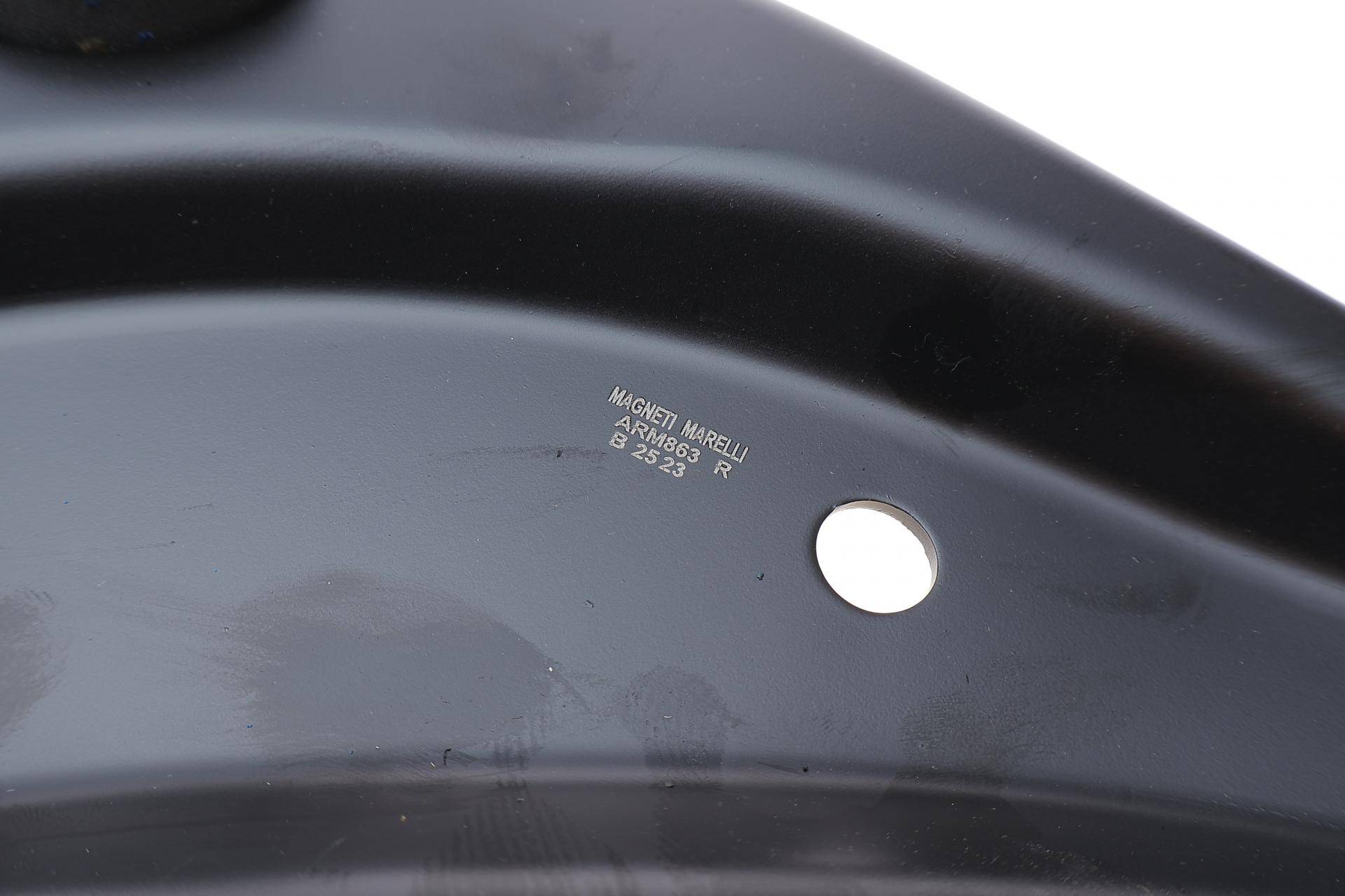 Важіль підвіски (передній) (R) Nissan Juke/Leaf 10-