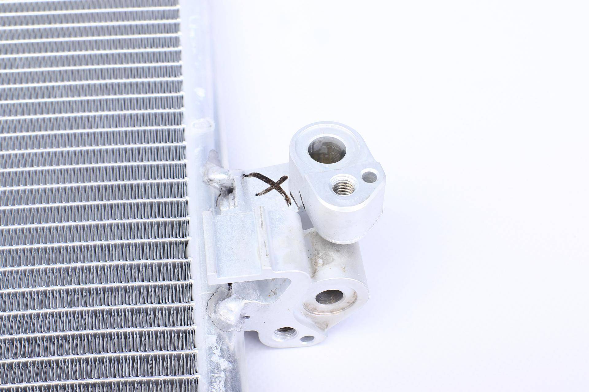 Радіатор кондиціонера BMW 5 (F90/G30/G31)/6 (G31)/7 (G11/G12)/8 (G14/F91) 2.0D/3.0D 15-