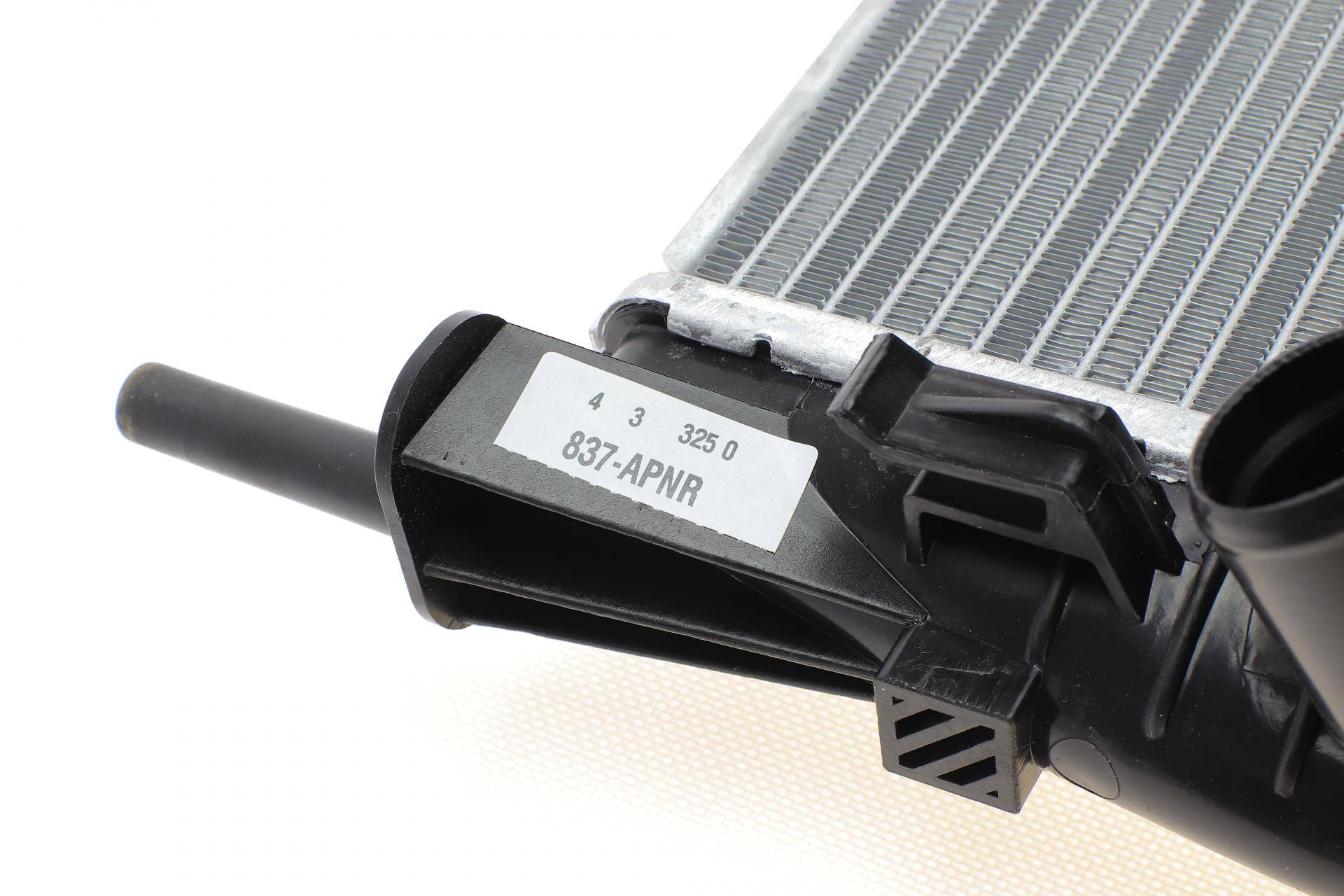 Радіатор охолодження Ford Transit 2.2/2.4 TDCi 06-