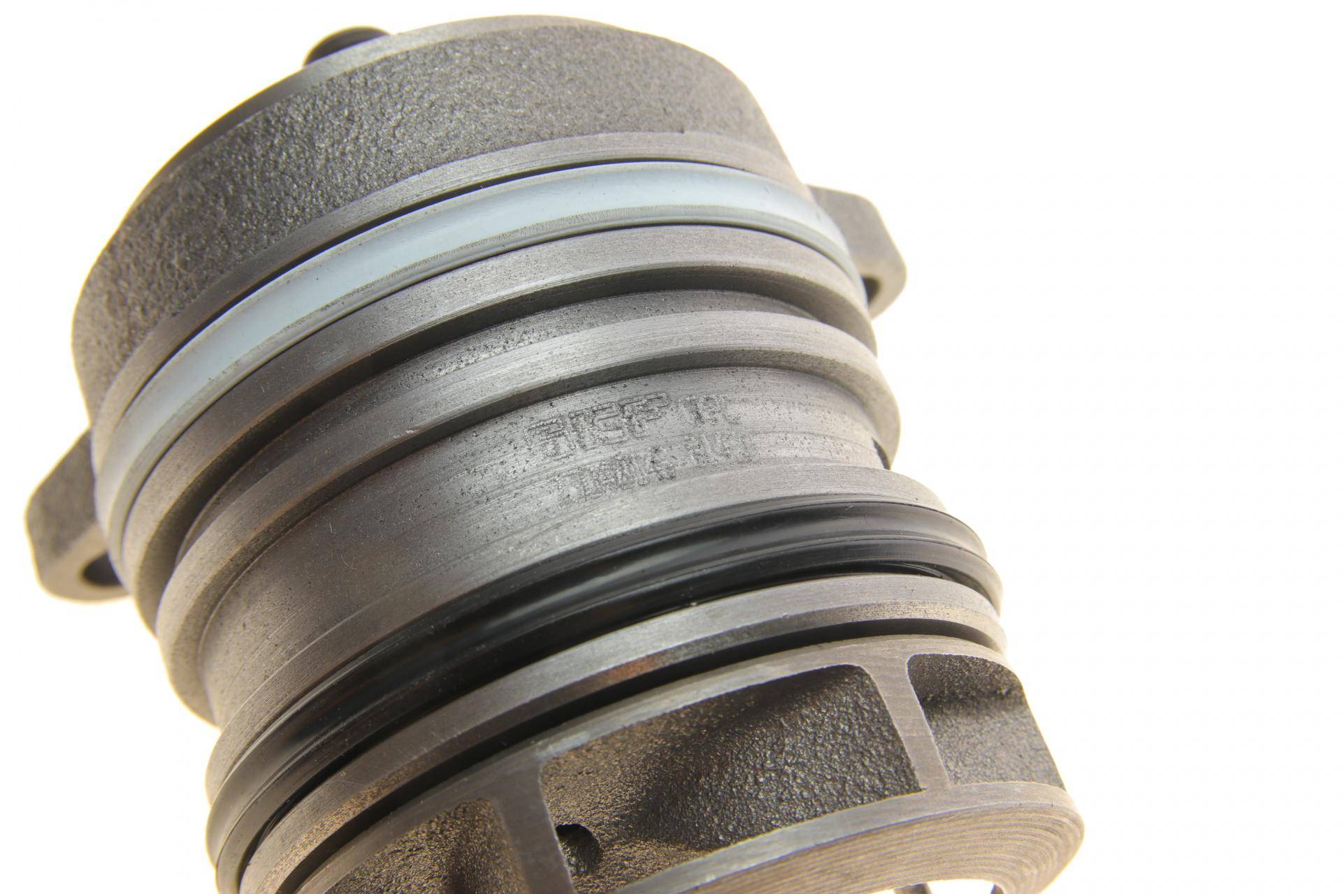 Помпа води VW T5 2.5TDI 03-09