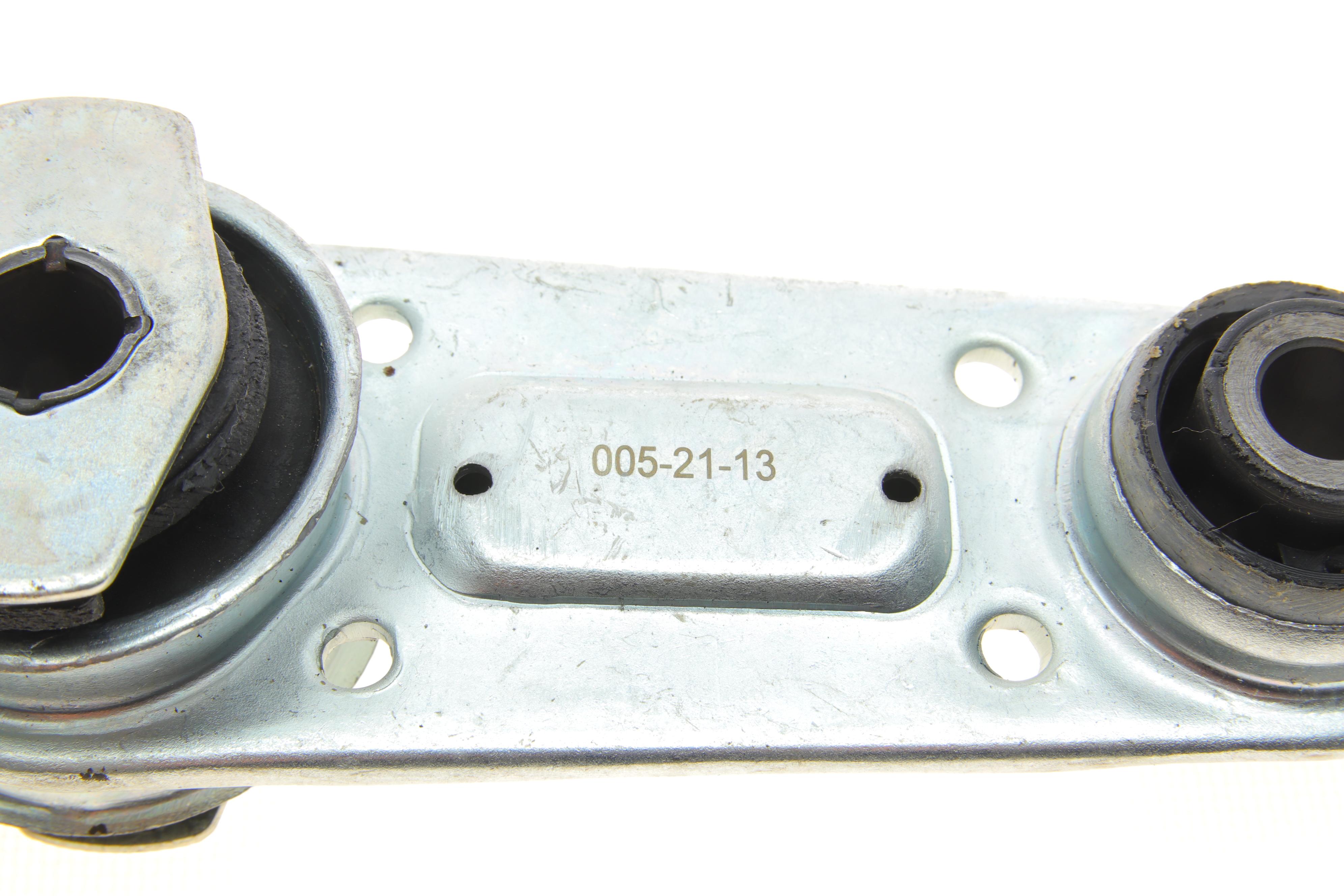 Подушка двигателя (задняя/нижняя) Renault Laguna II 1.8-3.0/1.9dCi-2.2dCi 01- (косточка)