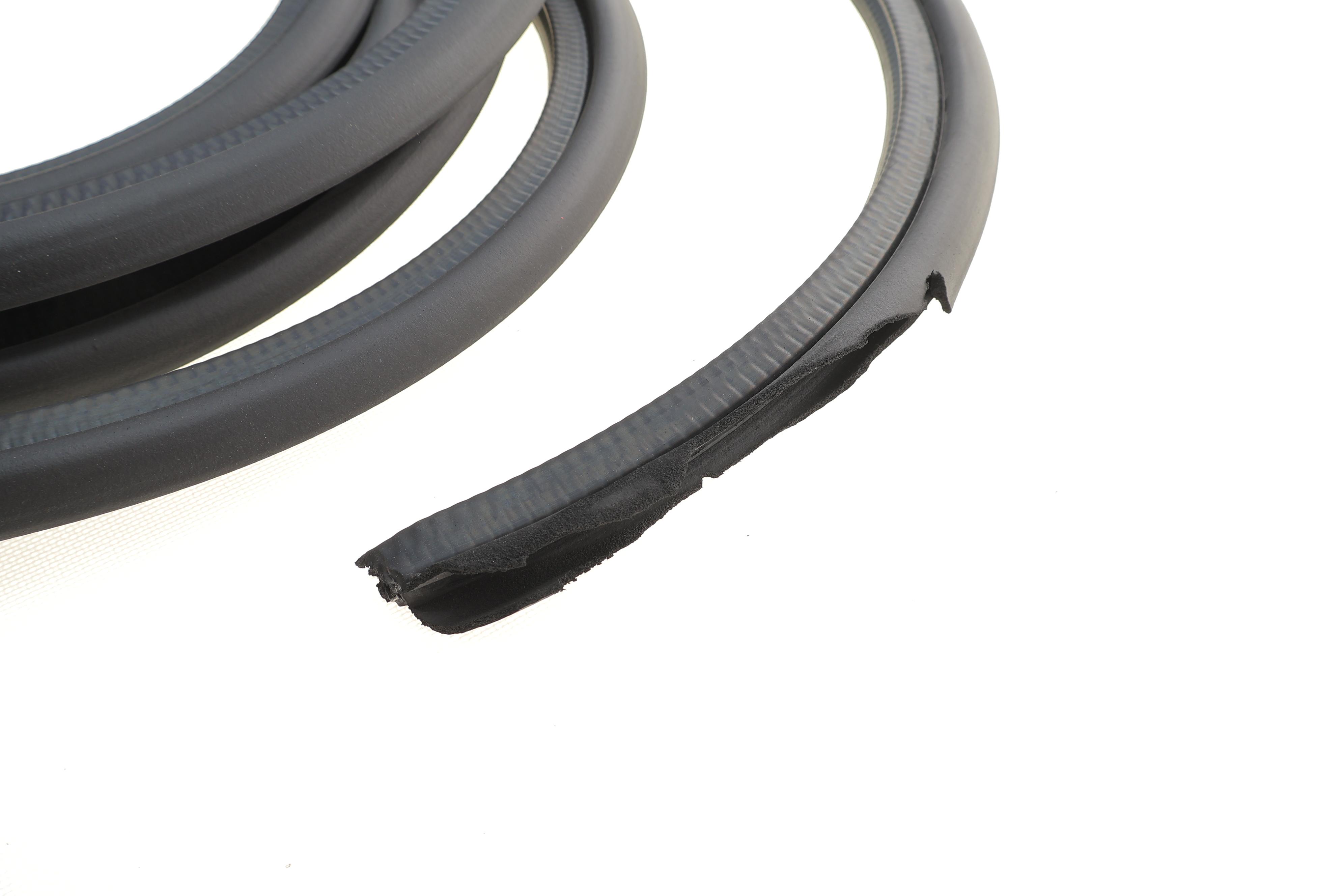 Уплотнитель двери (задней) MB Sprinter 906 06- (высокая крышка)(поврежден)