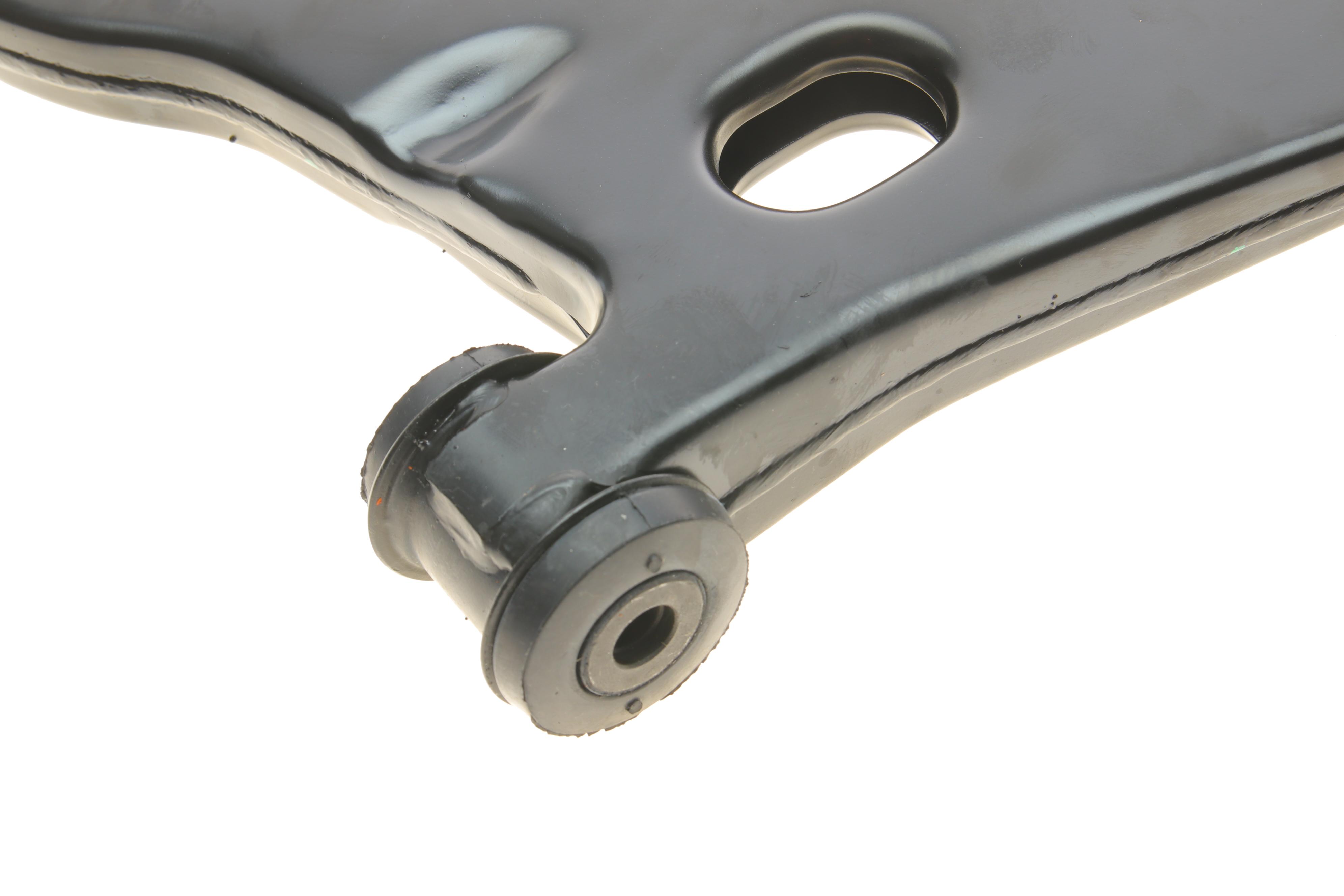 Важіль підвіски (передній/знизу) (R) Ford Focus 98-04 (з кульовою)