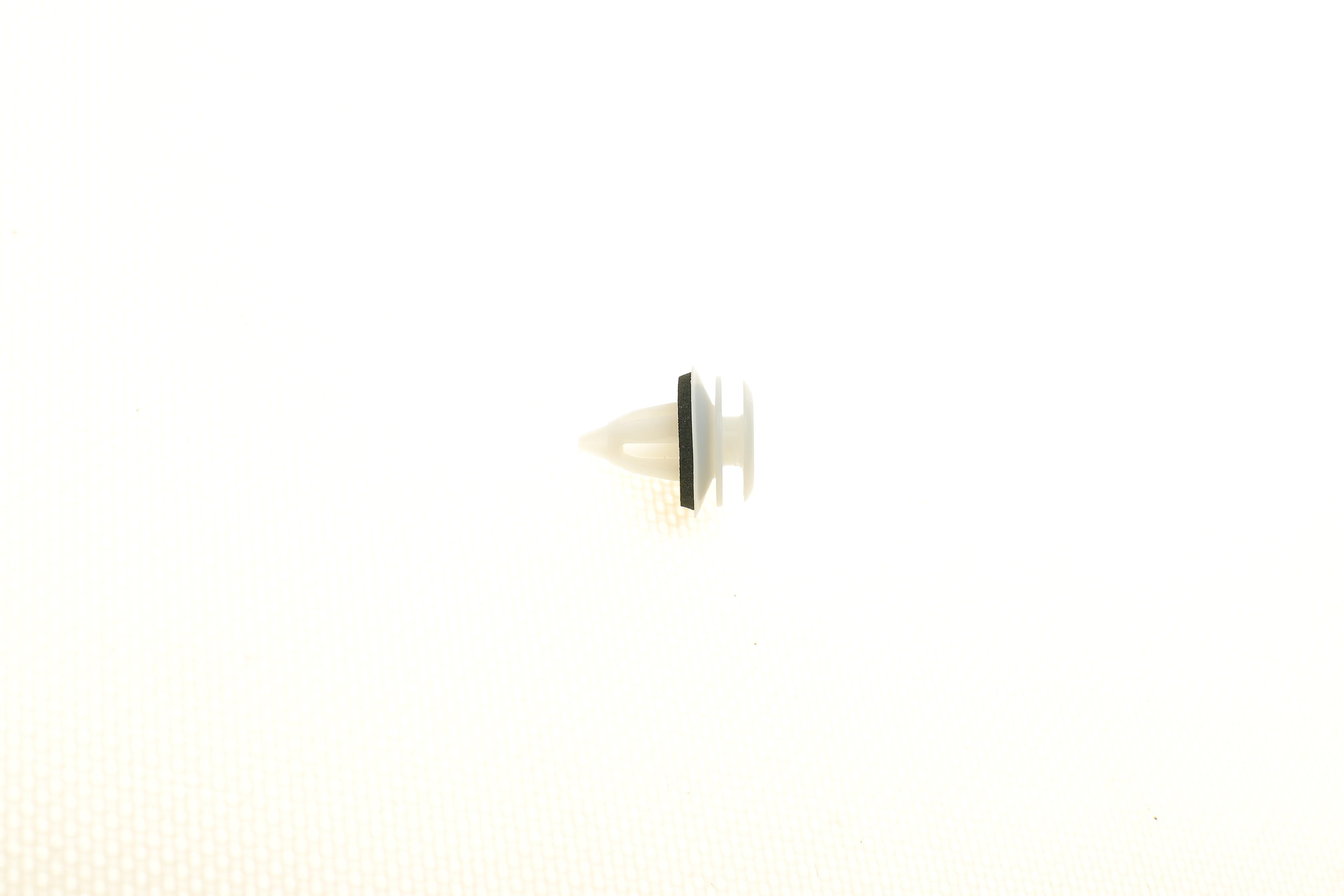 Кліпса кріплення обшивки дверей BMW 3 (E46)/5 (E60) 00-10 (біла)