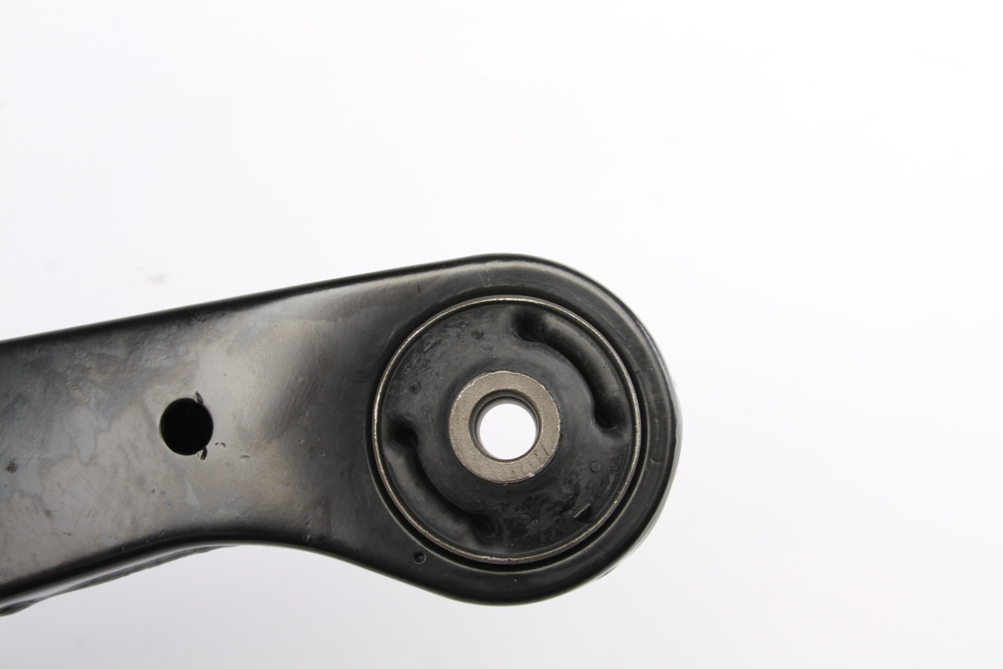 Важіль підвіски (передній/знизу) (L) Mitsubishi Lancer VII 03-13 (з кульовою)