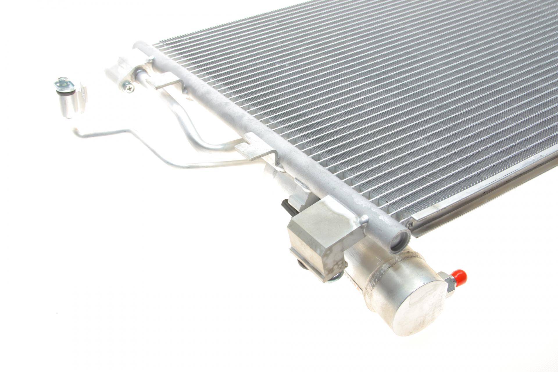 Радіатор кондиціонера (з осушувачем) Nissan Qashqai 1.5 07-