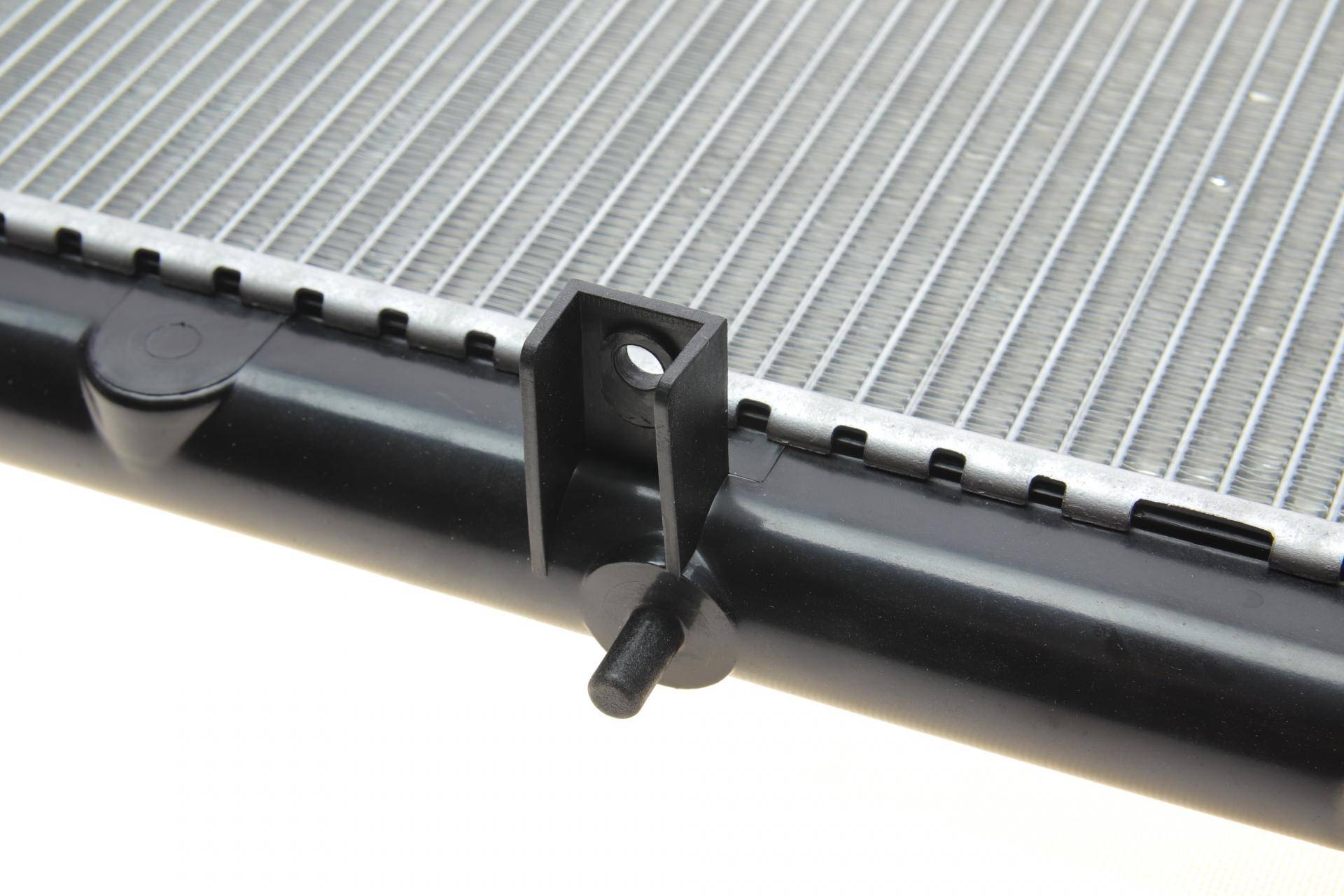 Радіатор охолодження Nissan Primera 1.6-2.0 16V 96-02