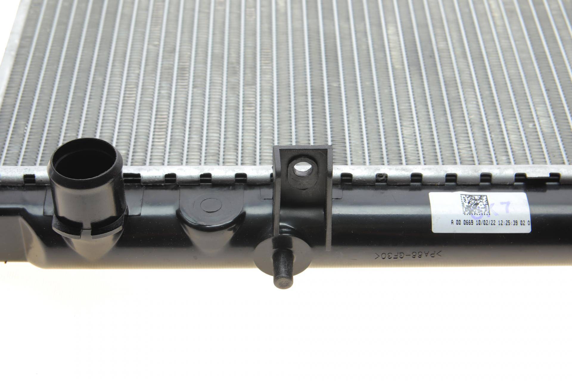 Радіатор охолодження Nissan Primera 1.6-2.0 16V 96-02