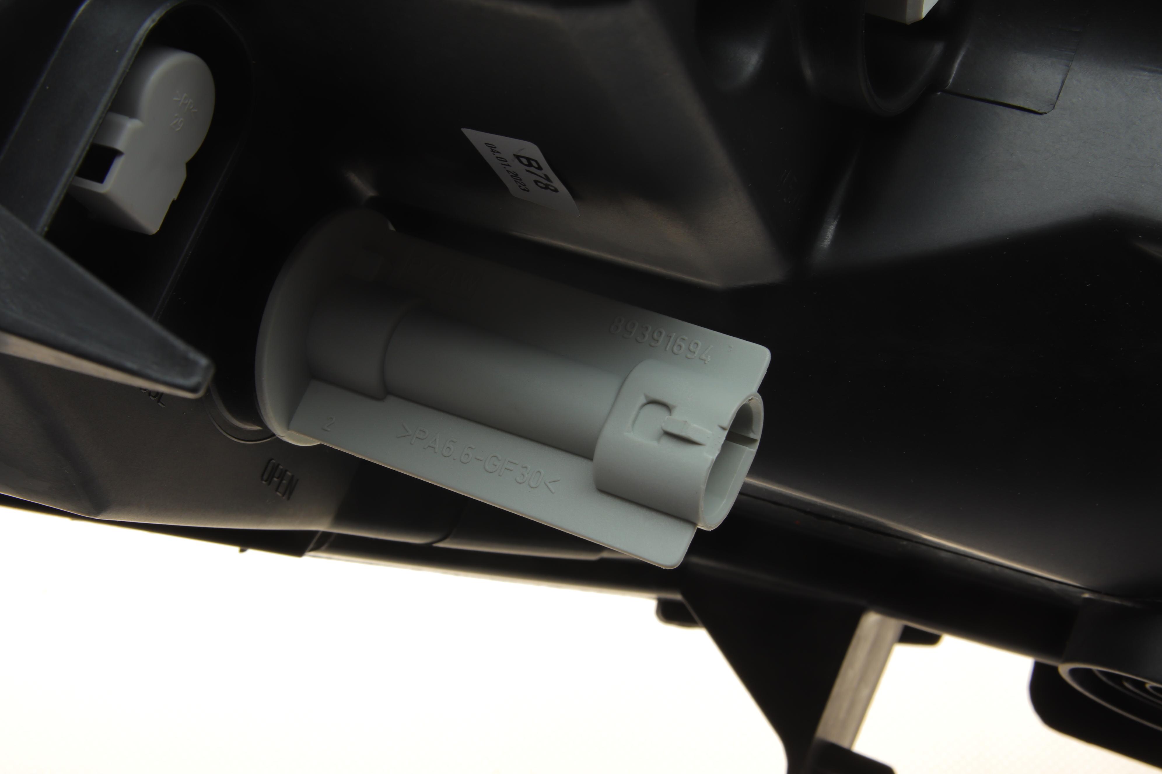 Фара (R) Renault Trafic/Opel Vivaro  01-06