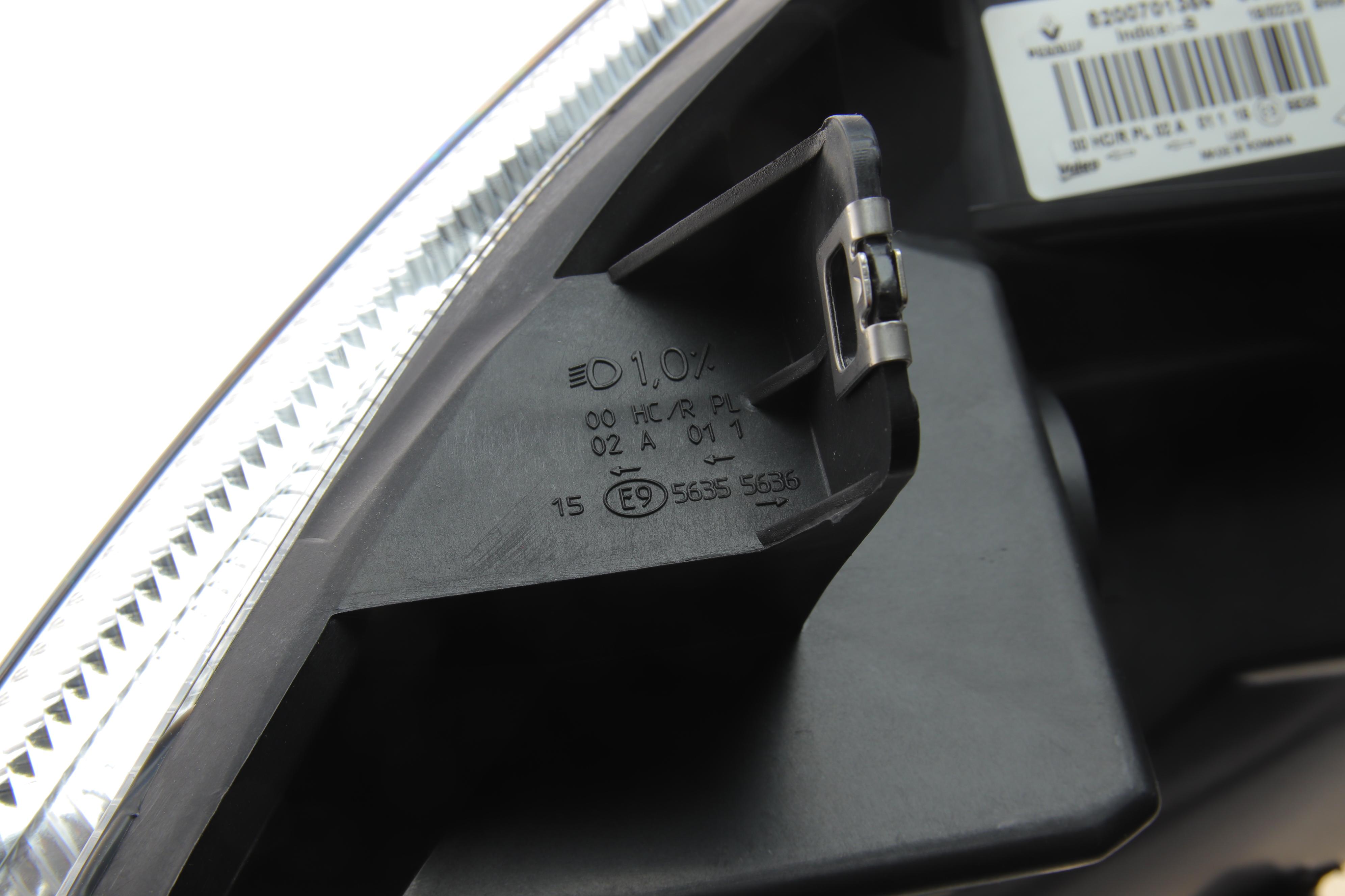 Фара (R) Renault Trafic/Opel Vivaro  01-06