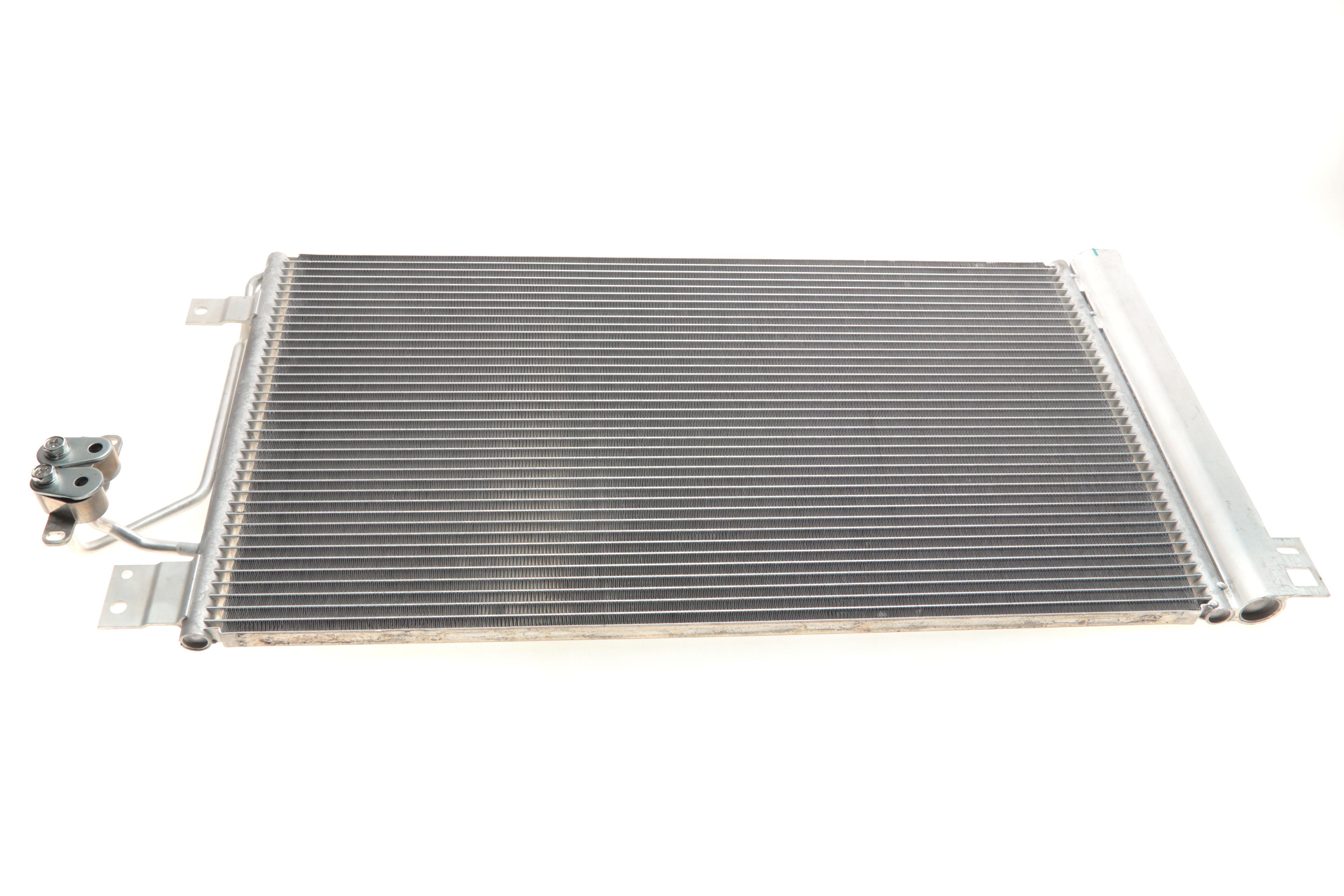 Радіатор кондиціонера VW T5 03-