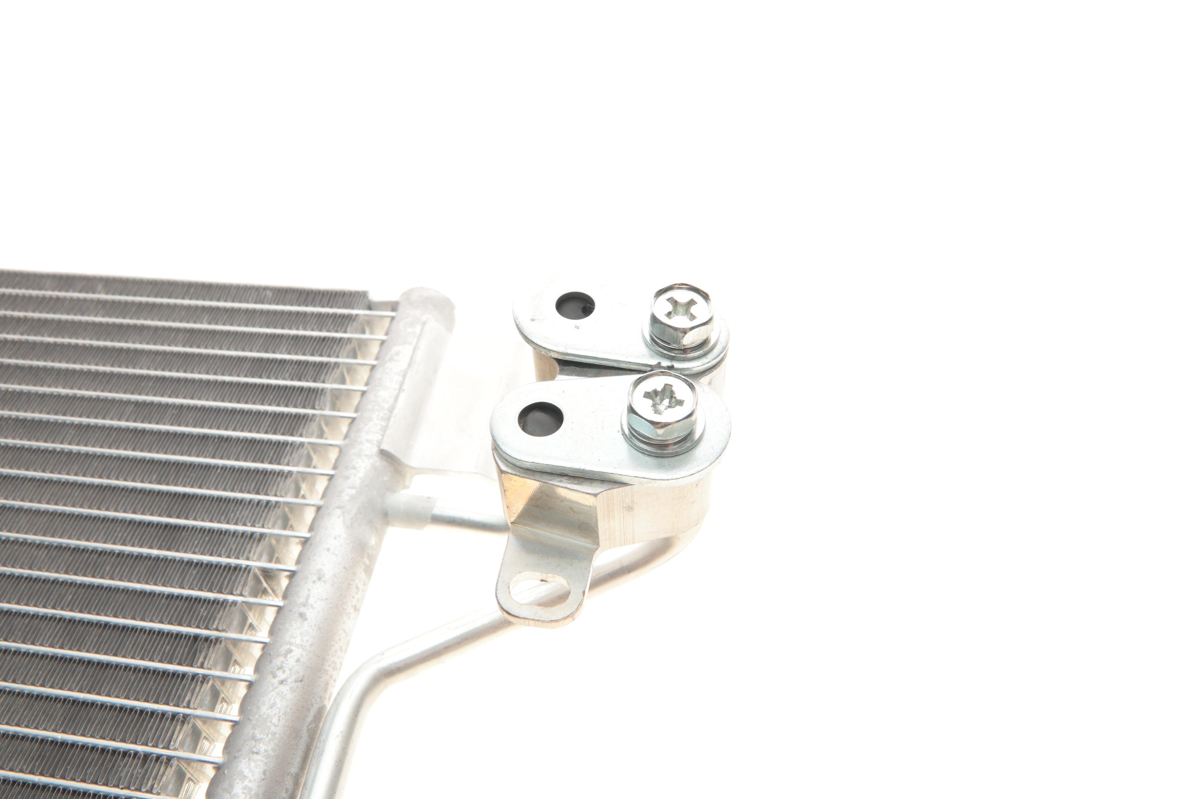 Радіатор кондиціонера VW T5 03-