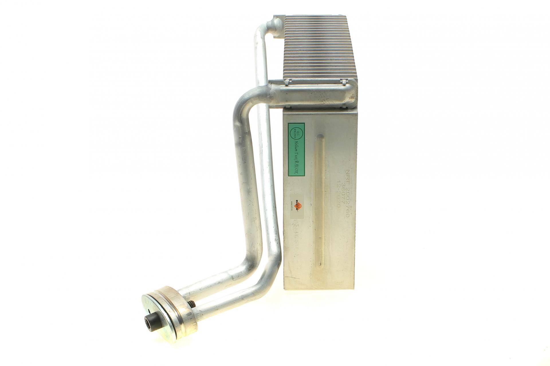 Радіатор кондиціонера Audi A4/VW Passat 1.6-2.8 94-05