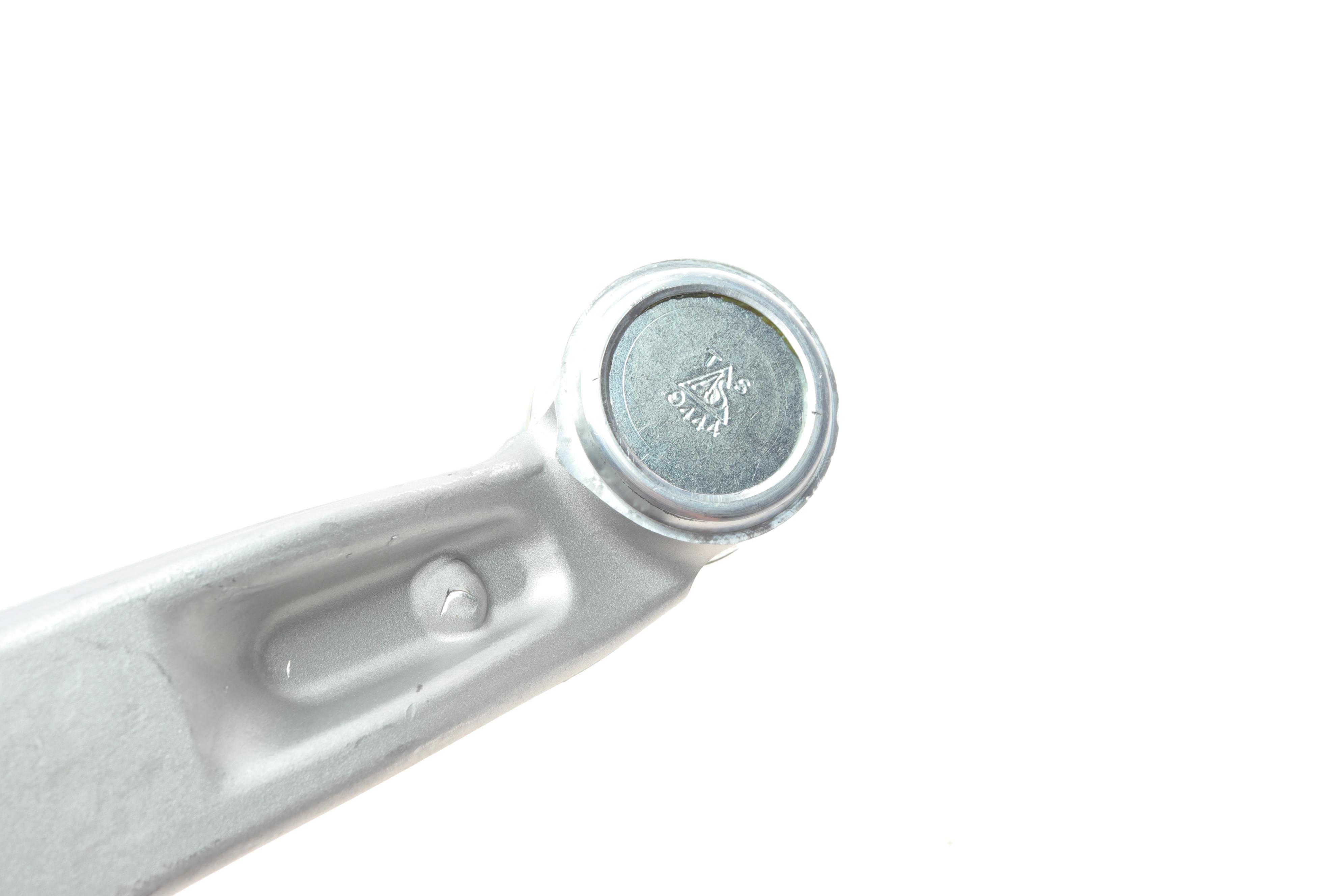 Важіль підвіски (передній) (R) Audi A6/A7 Sportback 11-