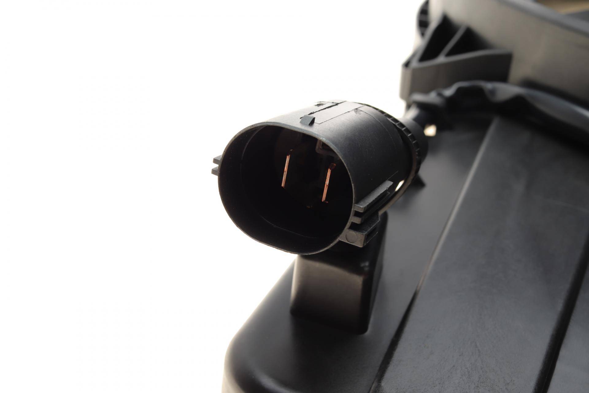 Вентилятор радіатора Ford Focus 1.4/1.6 04-12/Mazda 1.3/1.6 03-09 (з дифузором)