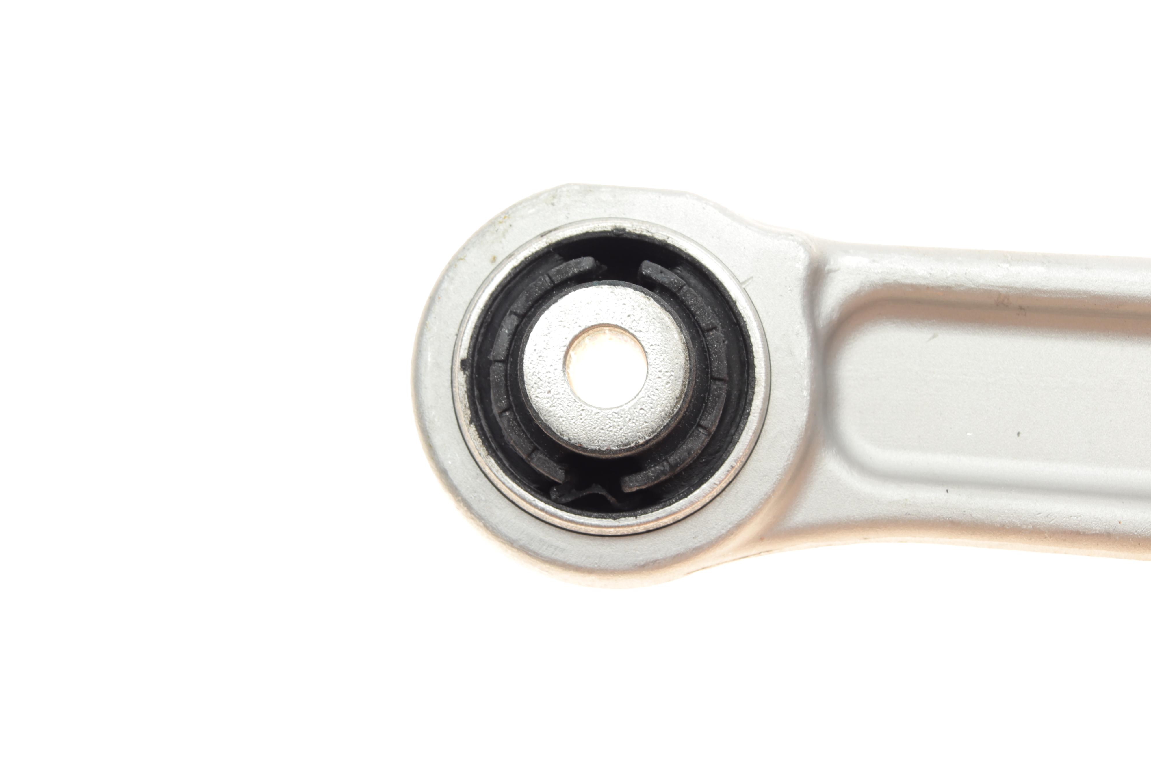 Важіль підвіски (передній/знизу/спереду) (R) Audi A4/A5 15-