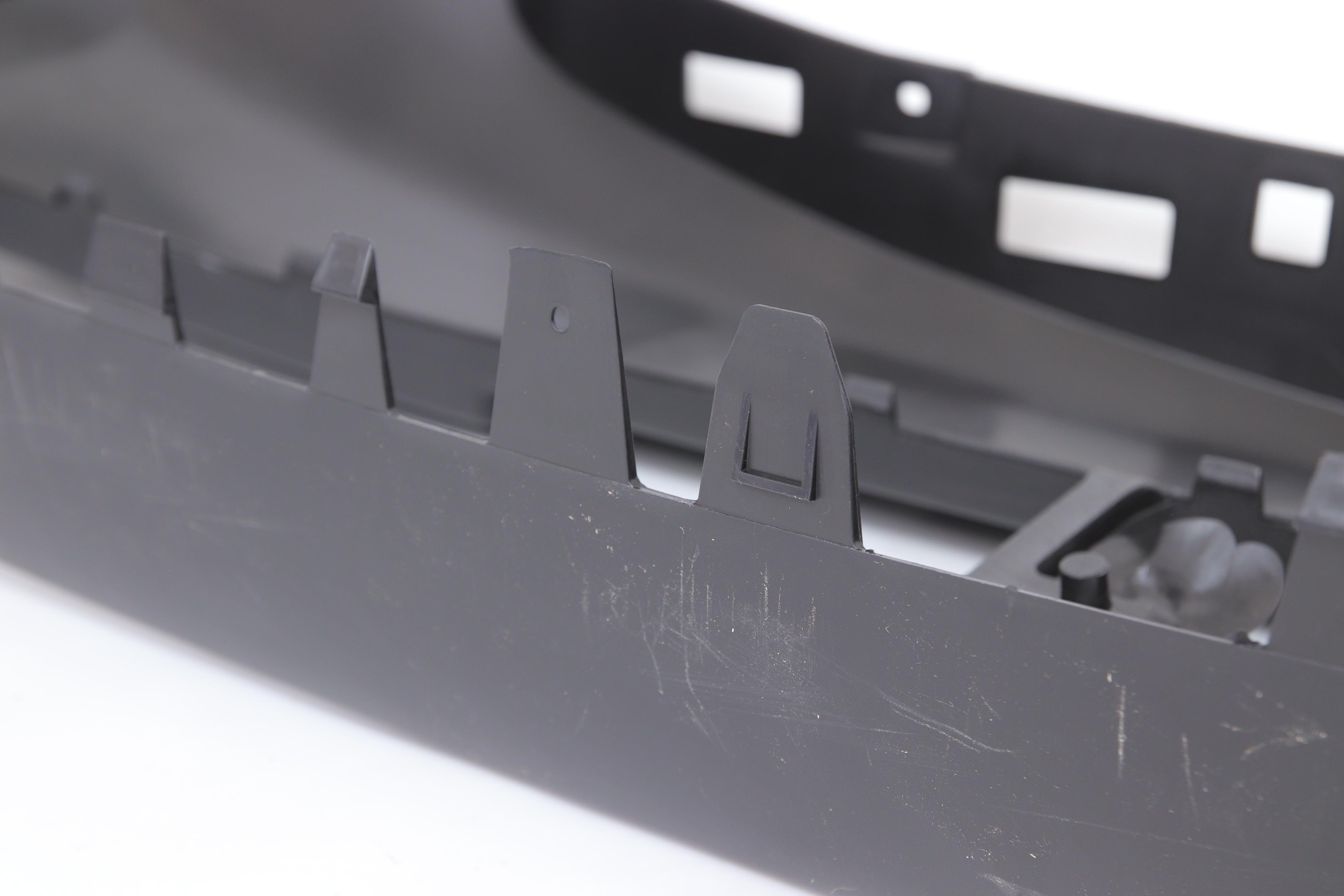 Бампер (передній) Opel Vivaro 14-19 (з отворами під противотумки)