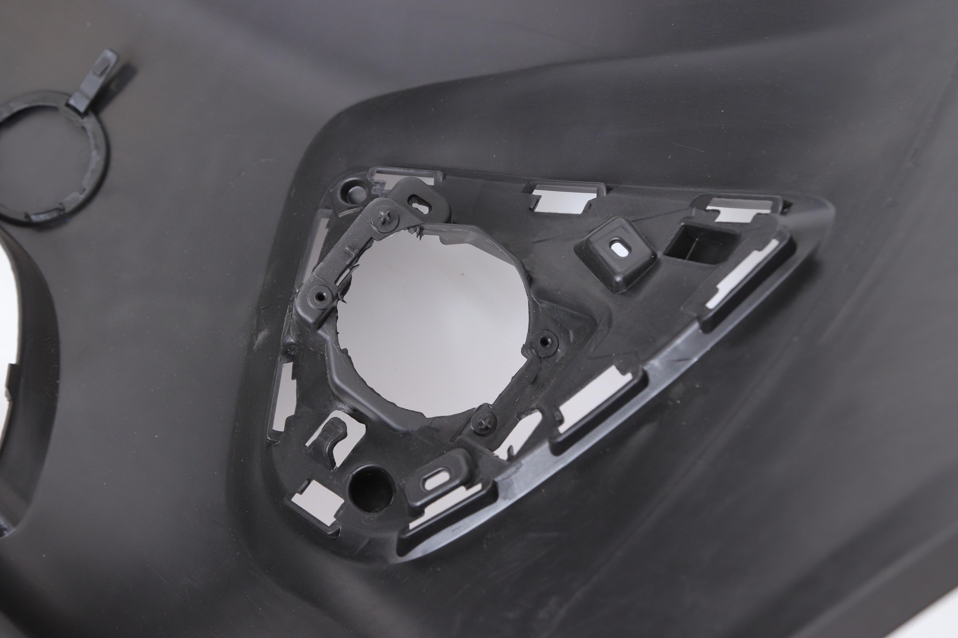 Бампер (передній) Opel Vivaro 14-19 (з отворами під противотумки)