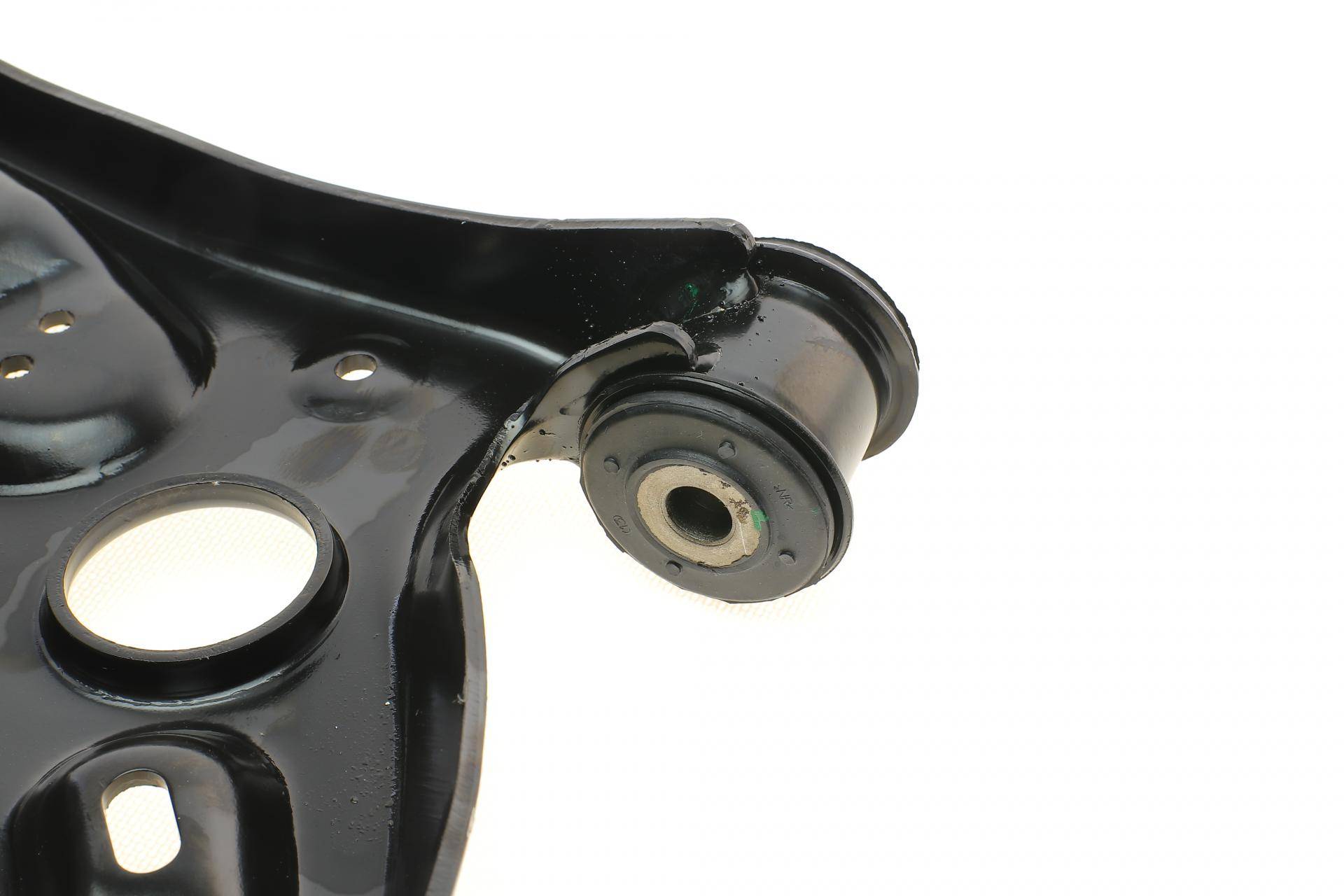 Важіль підвіски (передній/знизу) (R) VW Passat 05-14/Tiguan 07-18/CC 11-16 (без кульової)