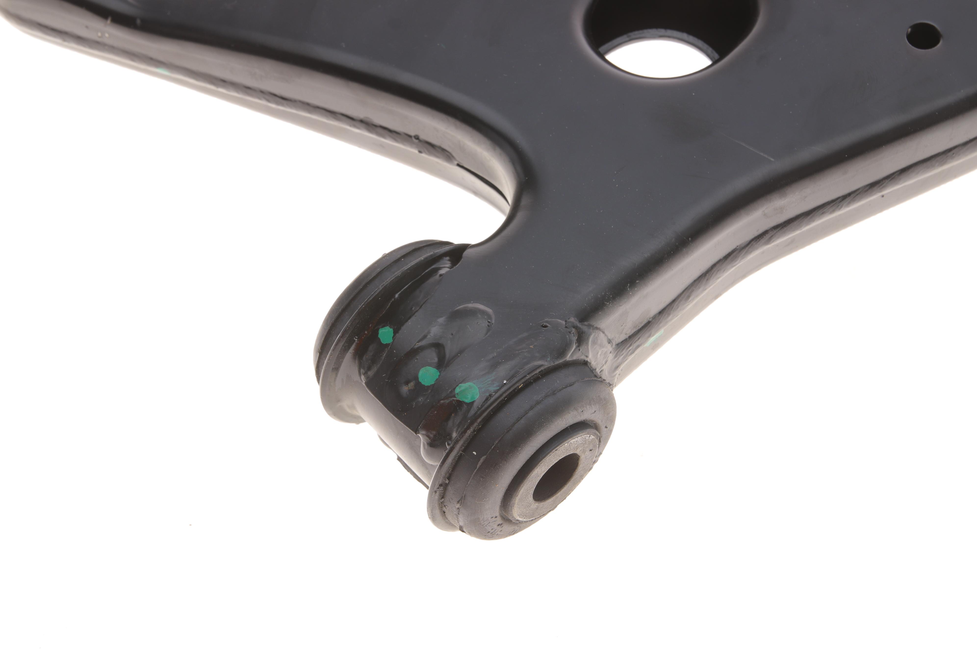 Важіль підвіски (передній/знизу) (R) Ford C-Max 07-10/Focus/Volvo C30/C70/S40/V50 04-12 (з кульовою)