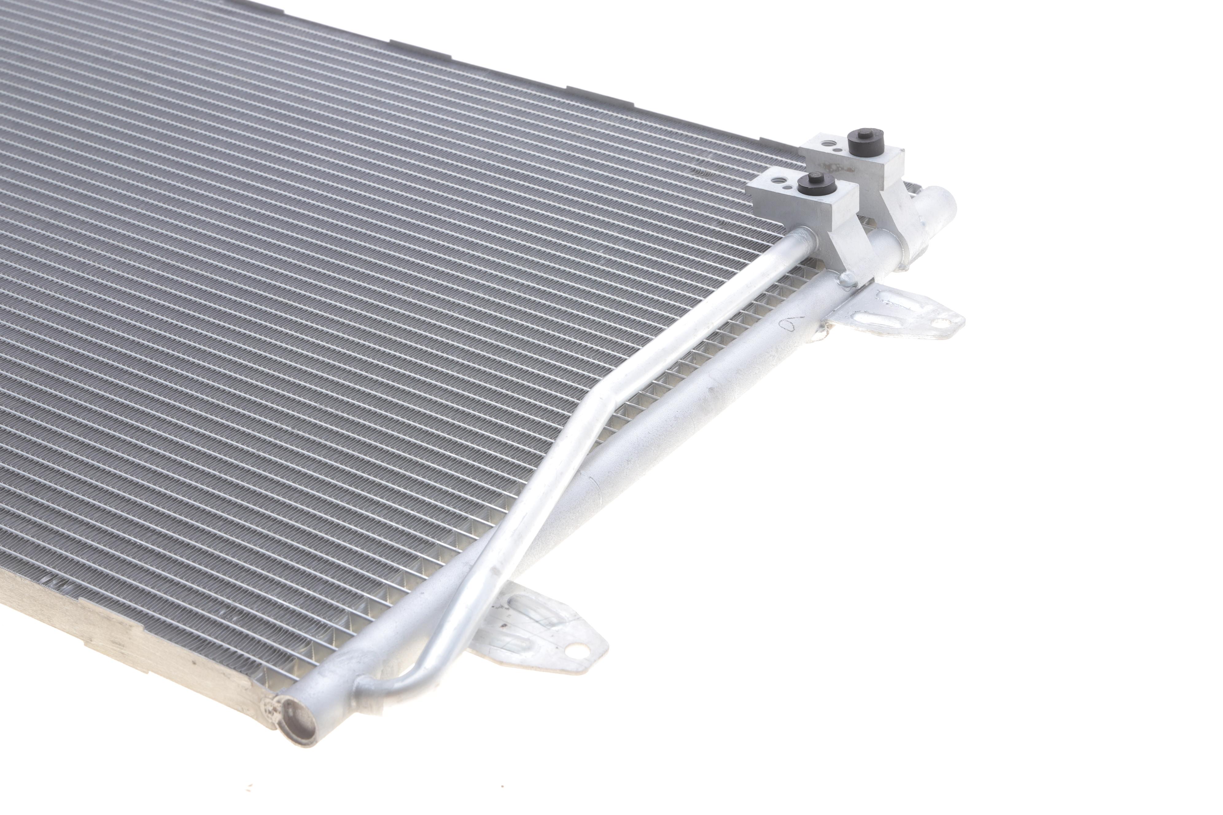 Радиатор кондиционера VW Passat 1.4-3.6 05-16