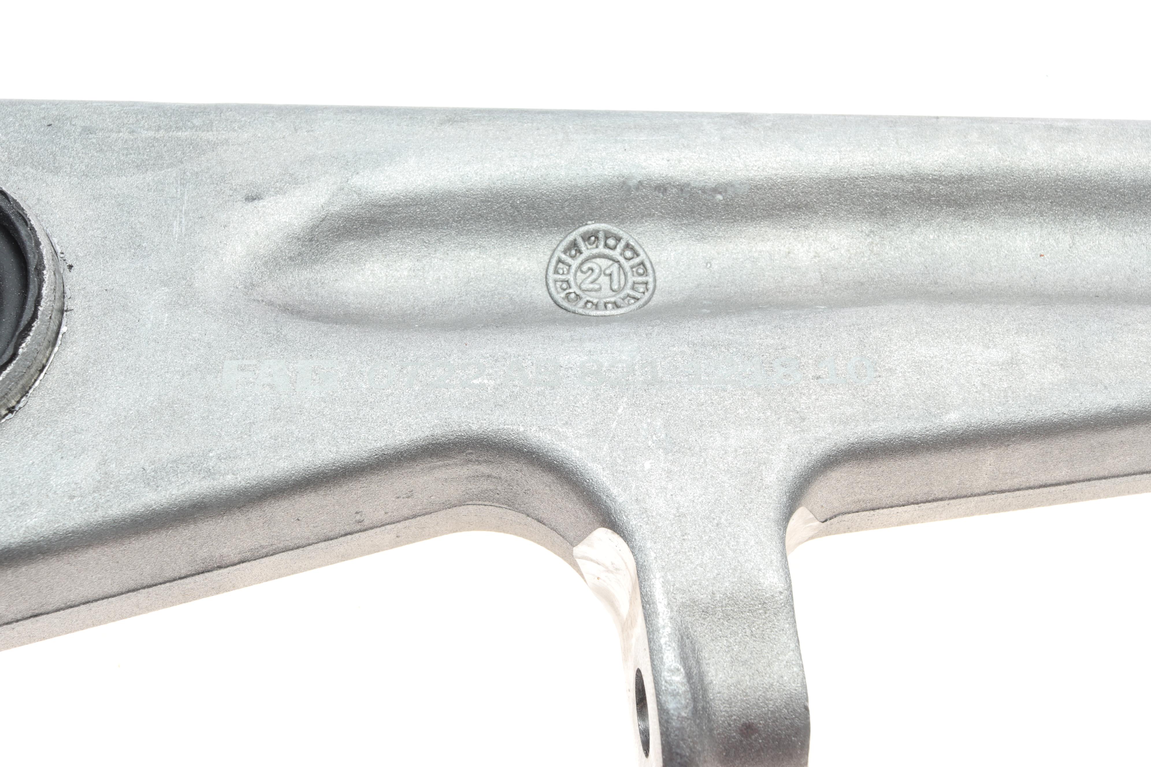 Важіль підвіски (передній/знизу) Audi A8 2.8-6.0 02-10