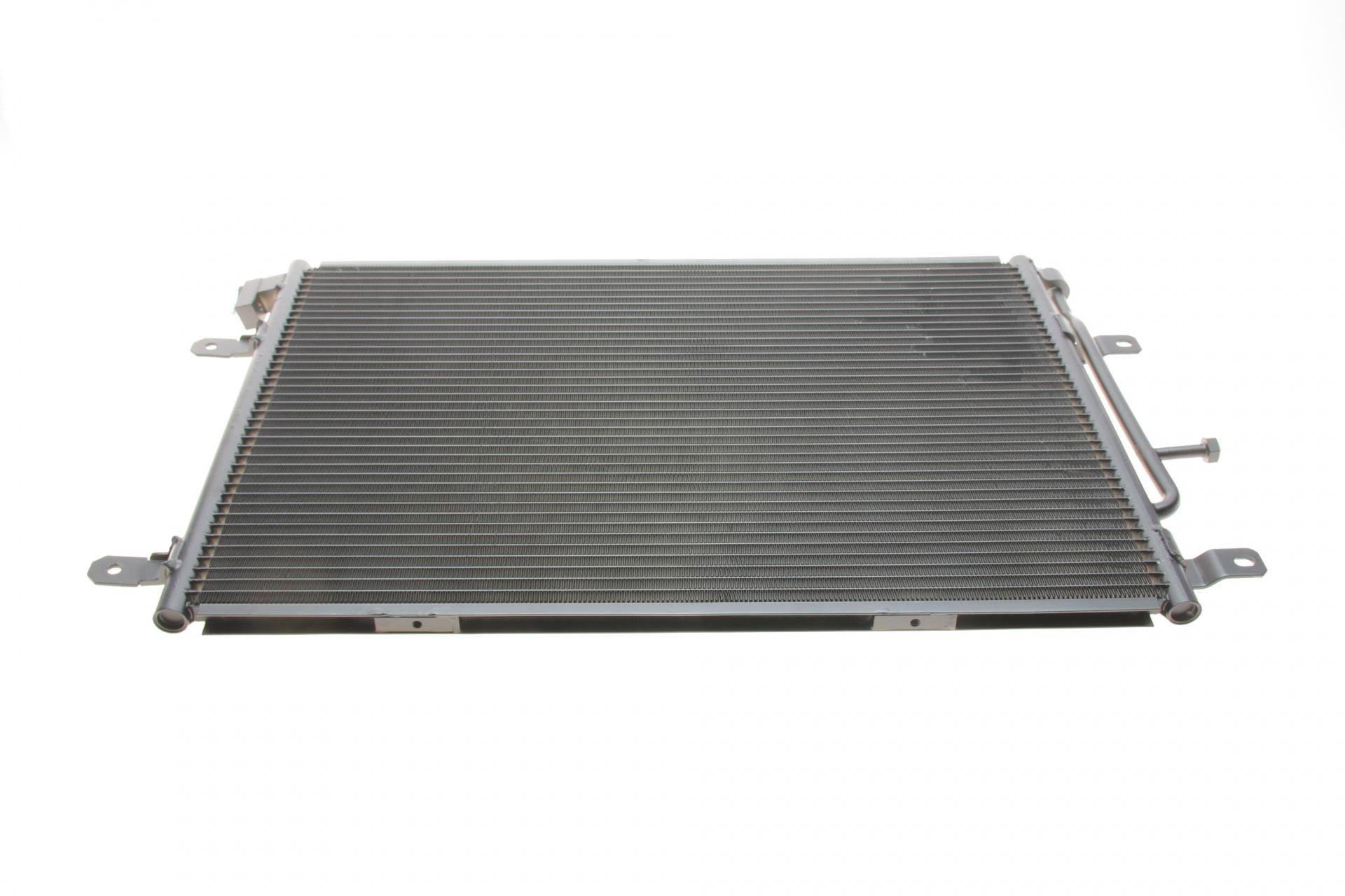 Радіатор кондиціонера Audi A4 2.7D/3.0D/4.2 04-09