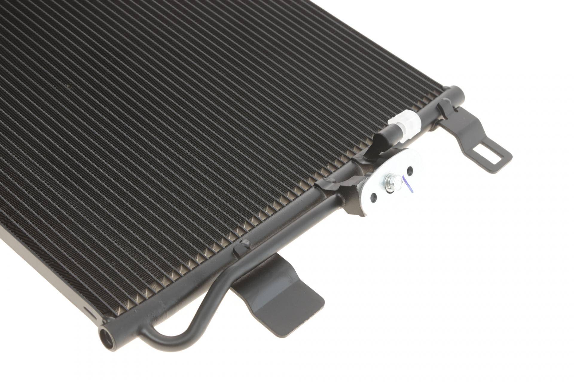 Радіатор кондиціонера (з осушувачем) Audi Q5 2.0-3.0DH 16-