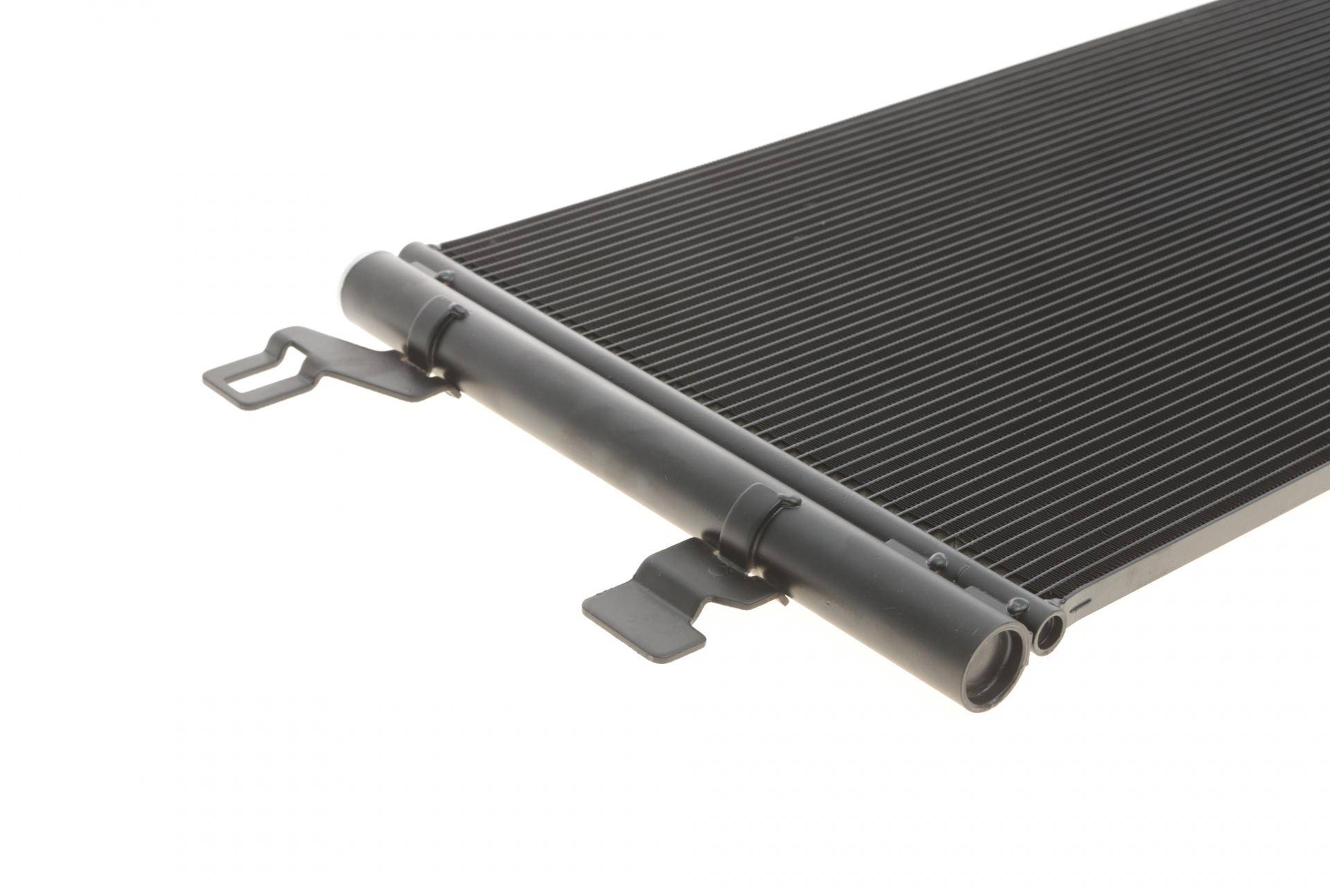 Радіатор кондиціонера (з осушувачем) Audi Q5 2.0-3.0DH 16-