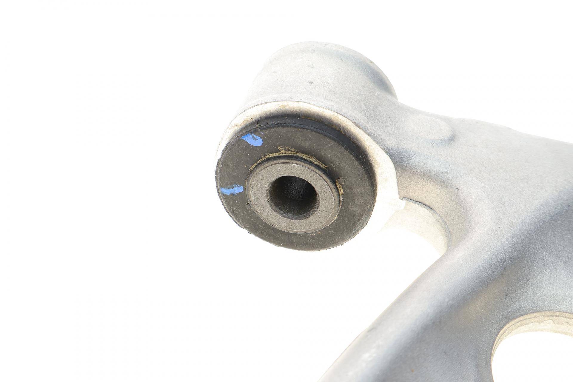 Важіль підвіски (передній/знизу) VW Passat 05-14/Tiguan 07-/Sharan 10- (без кульової) (Алюміній)