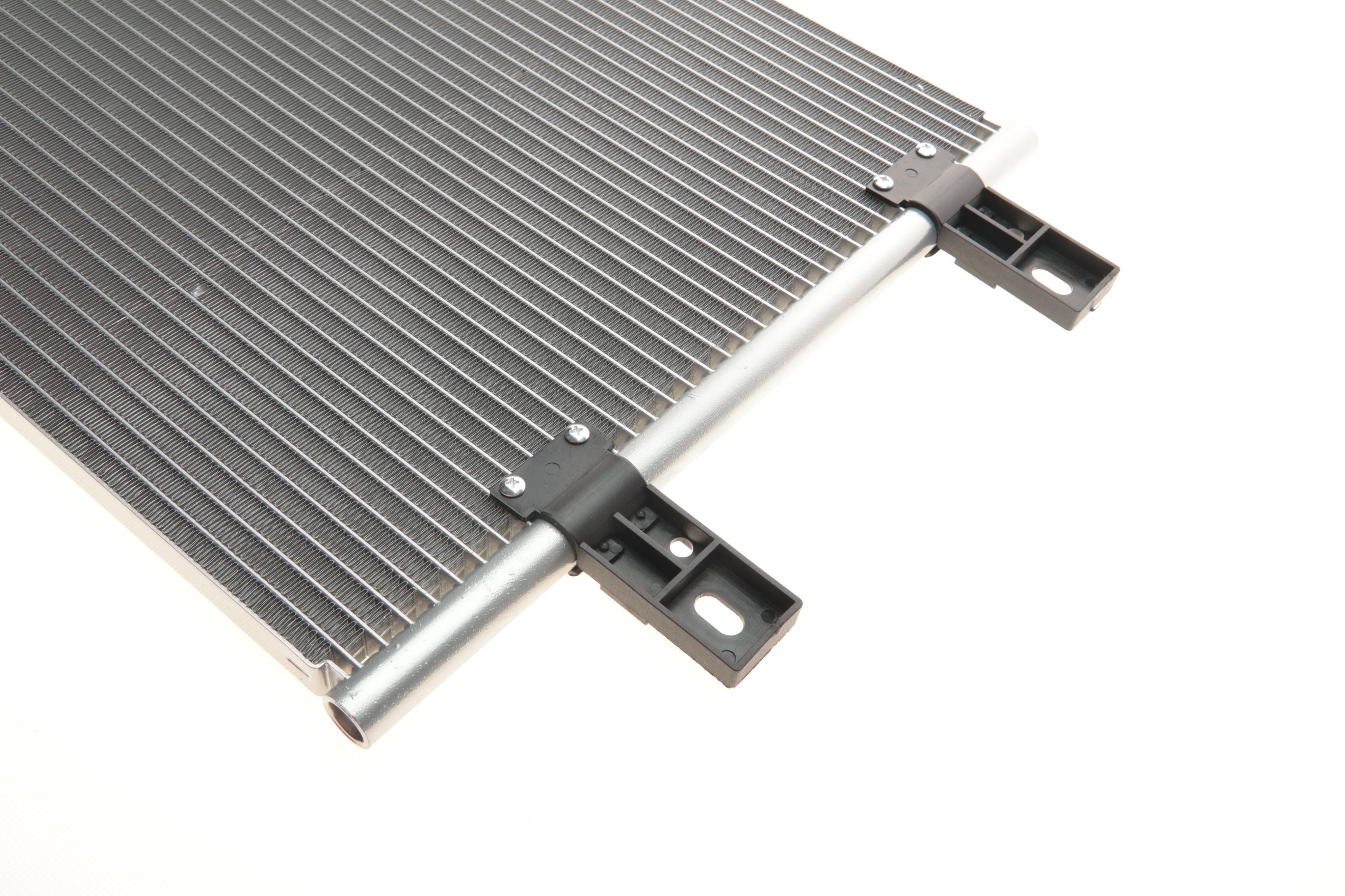 Радіатор кондиціонера Renault Trafic II 2.5dCi 01-/Opel Vivaro 2.5DTI 03-