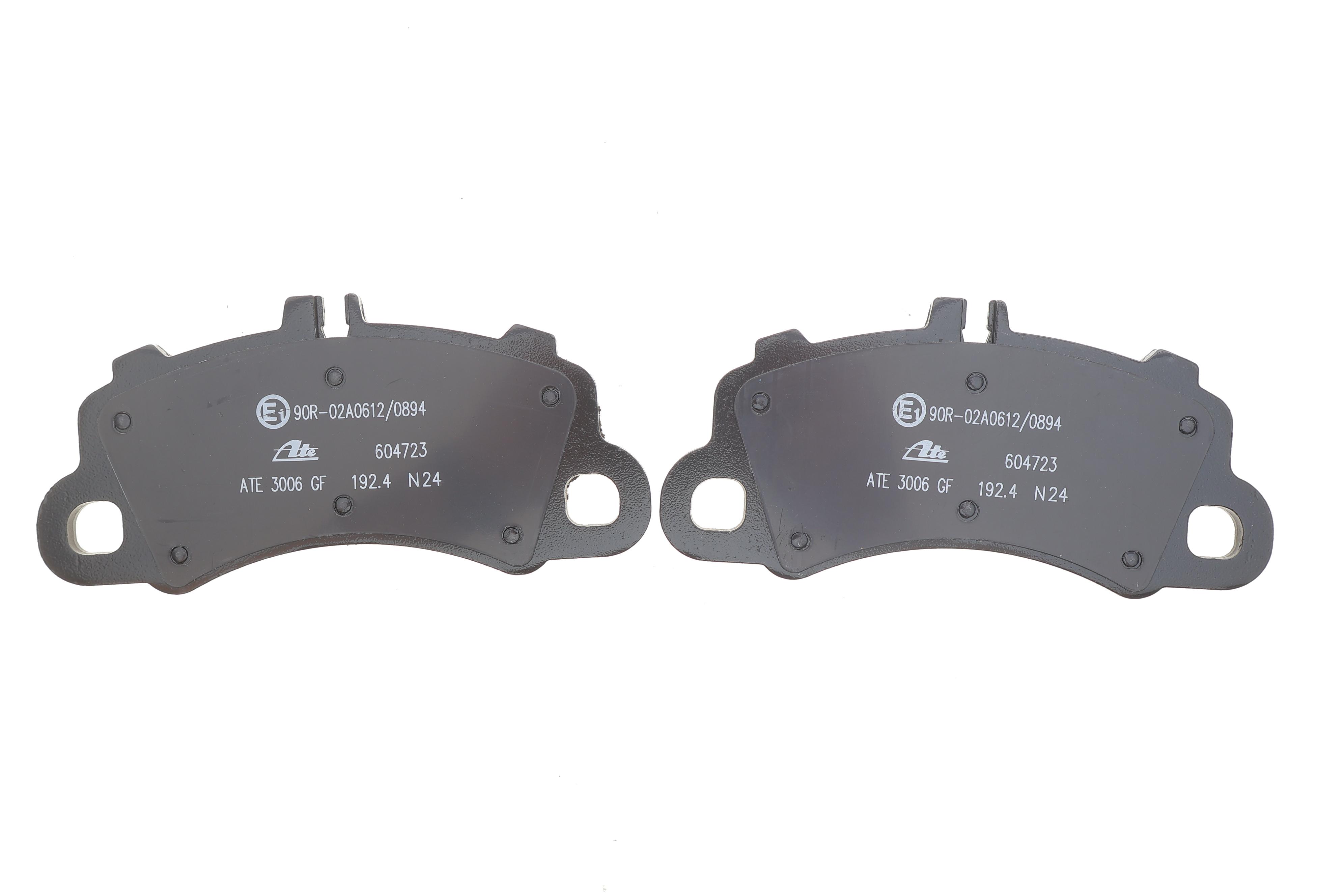 Колодки тормозные (передние) Porsche Macan 3.0 S/3.0 S Diesel 14-/Cayenne 2.9/3.0 S AWD 17- (Brembo)